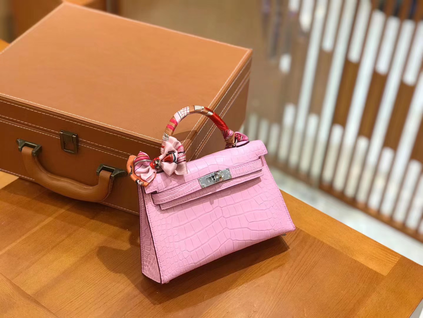 Hermès（爱马仕）Mini kelly 二代 樱花粉 美洲鳄鱼皮 银扣 原版蜜蜡线 顶级手缝