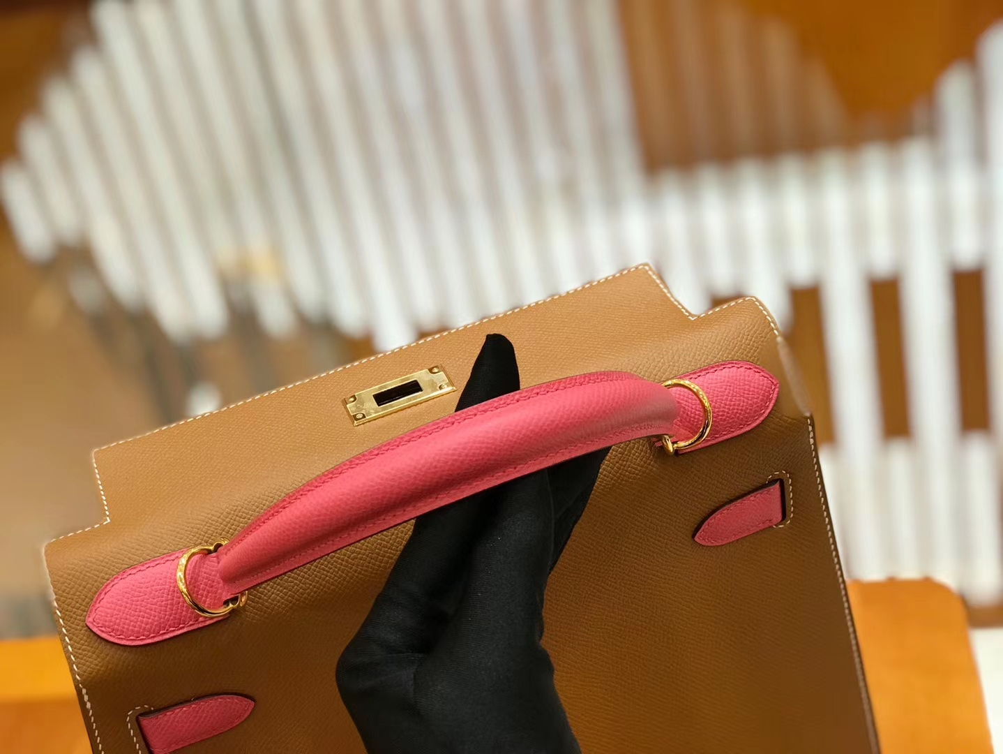 Hermès（爱马仕）Kelly 28cm 金棕拼唇膏粉 Epsom 掌纹小牛皮 金扣 原版蜜蜡线 顶级手缝