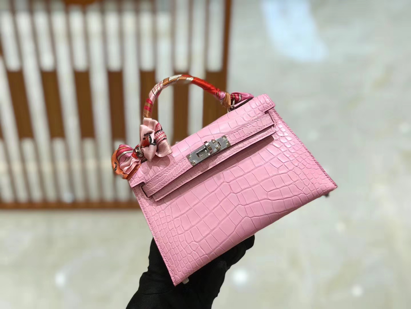 Hermès（爱马仕）Mini kelly 二代 樱花粉 美洲鳄鱼皮 银扣 原版蜜蜡线 顶级手缝