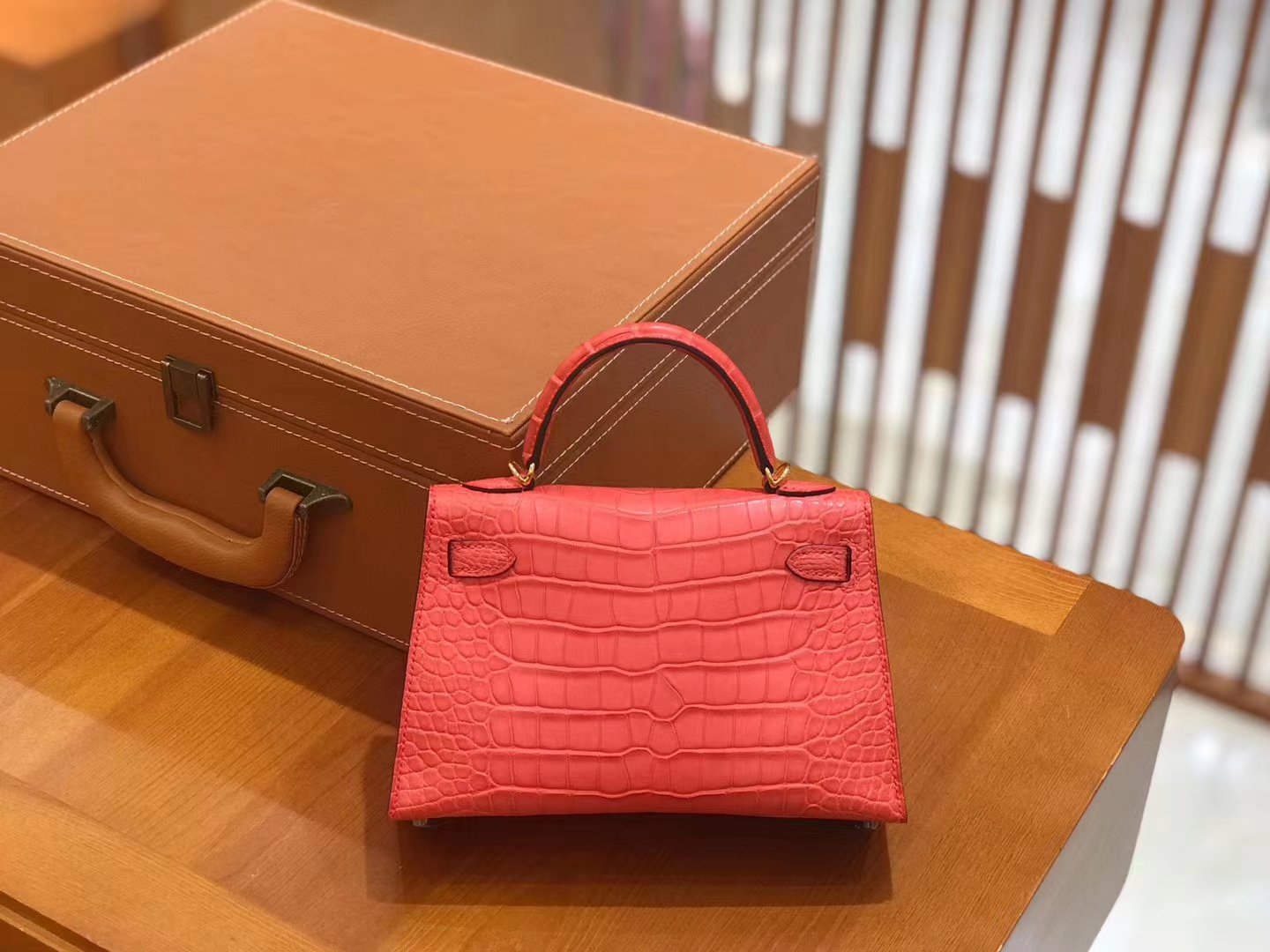 Hermès（爱马仕）Mini kelly 二代 杜鹃粉 一级美洲鳄鱼皮 金扣 原版蜜蜡线 顶级手缝