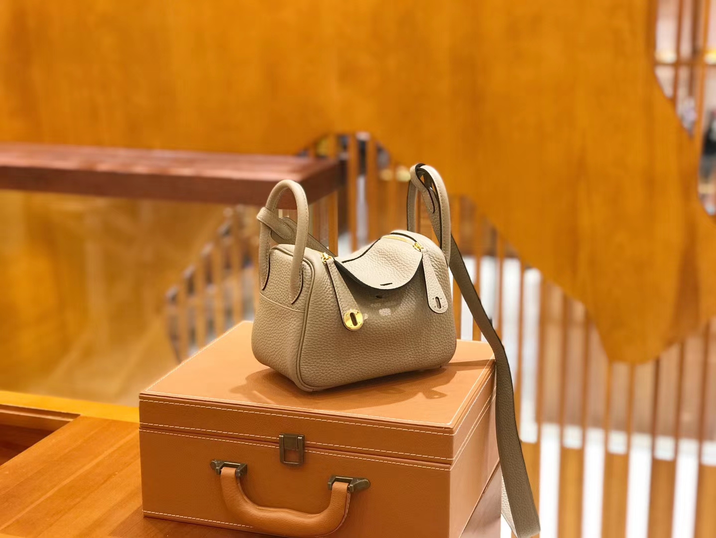 Hermès（爱马仕）Mini Lindy 18cm 斑鸠灰 Togo牛皮 金扣 原版蜜蜡线 顶级手缝