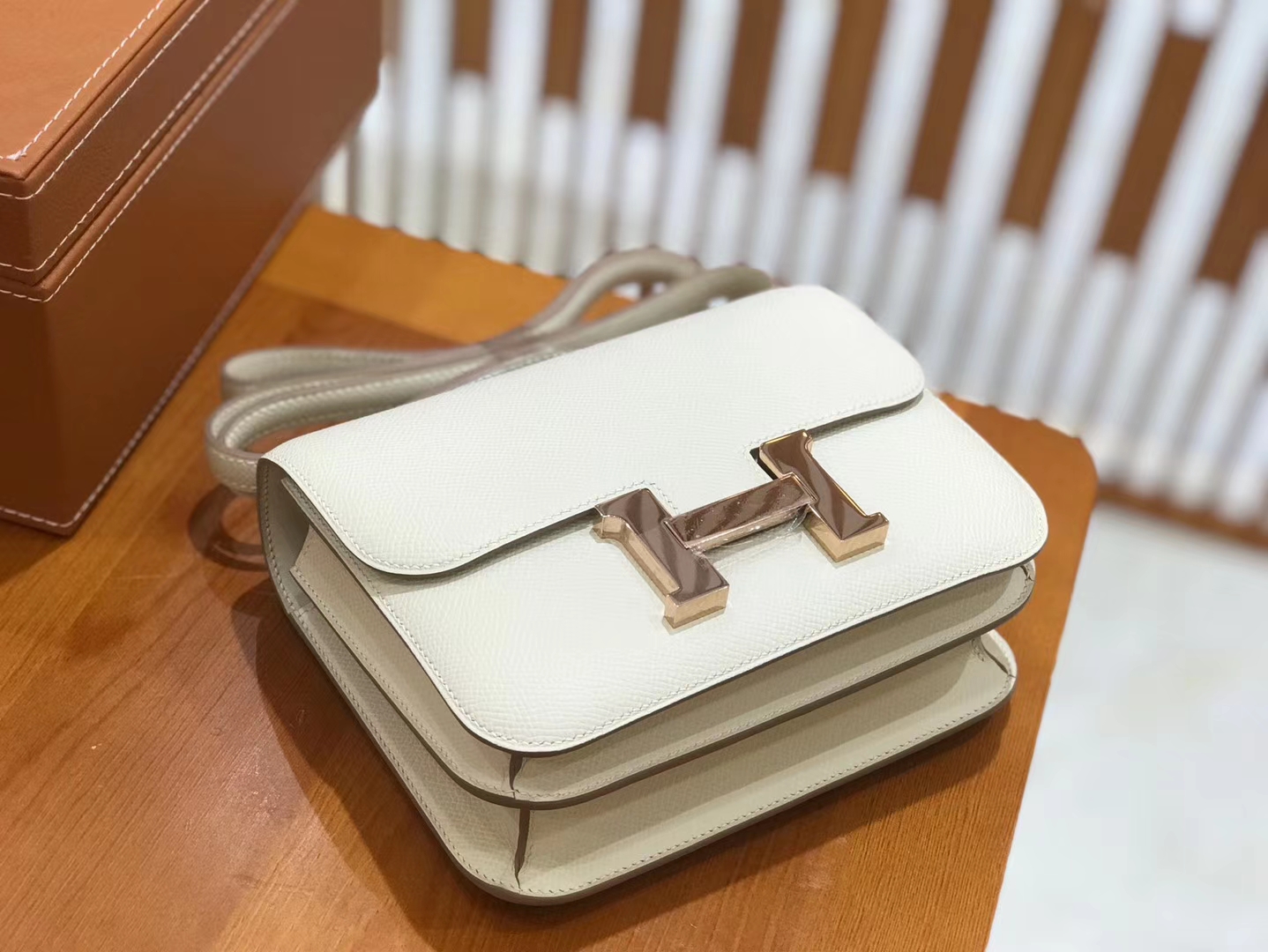 Hermès（爱马仕）Constance 空姐包 奶昔白 Epsom 掌纹小牛皮 玫瑰金扣 原版蜜蜡线 18cm