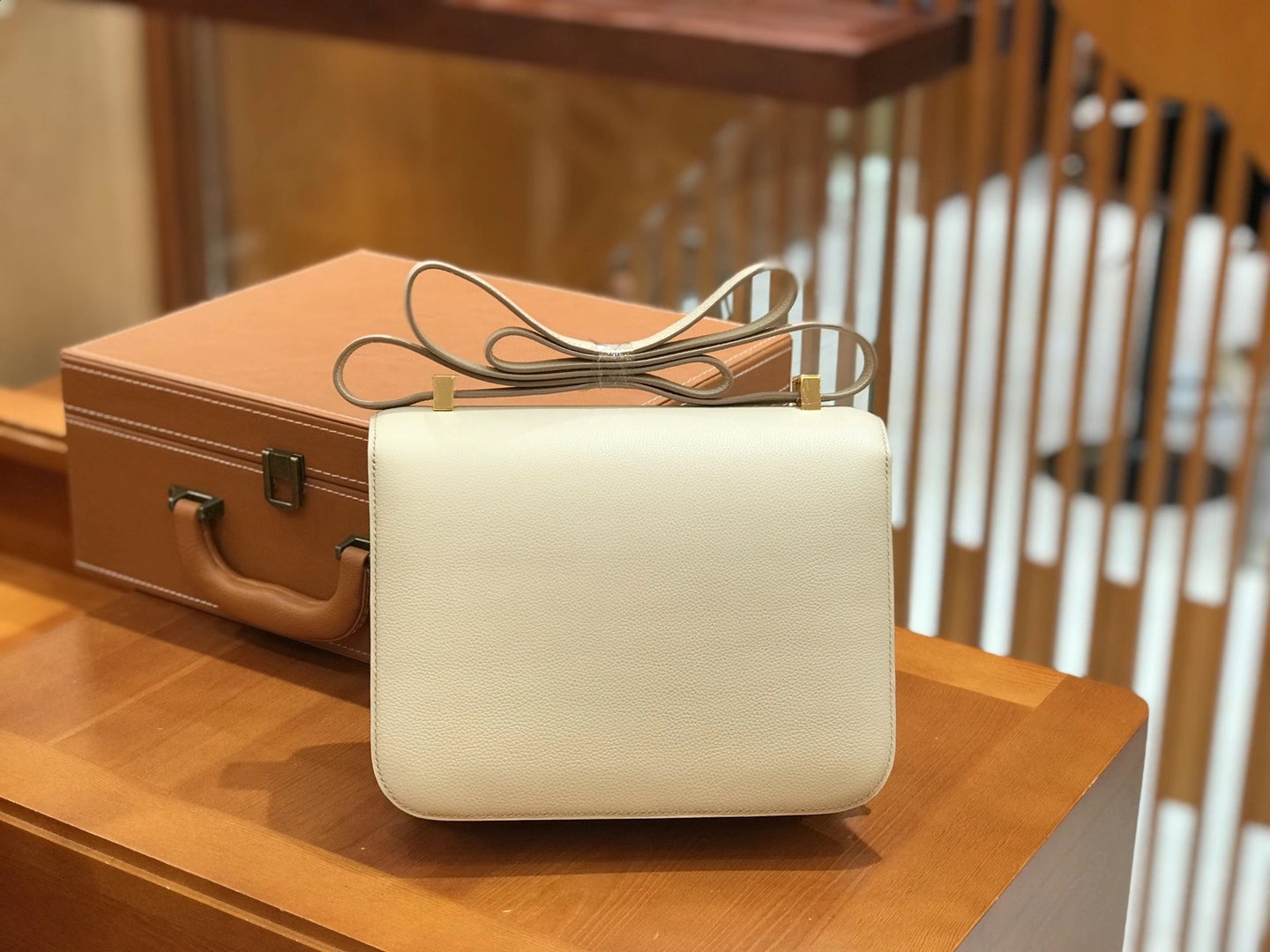 Hermès（爱马仕）Constance 24cm 奶昔白 Evercolor牛皮 金扣 原版蜜蜡线 顶级手缝