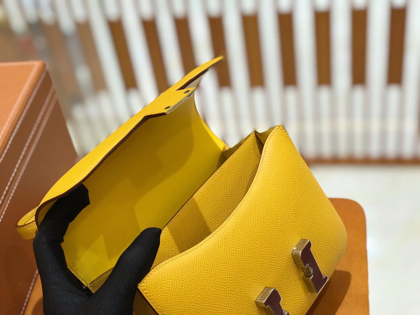 Hermès（爱马仕）Constance 18cm 进口掌纹牛皮 9D琥珀黄 银扣 全手工缝制 高订鳄鱼工序工