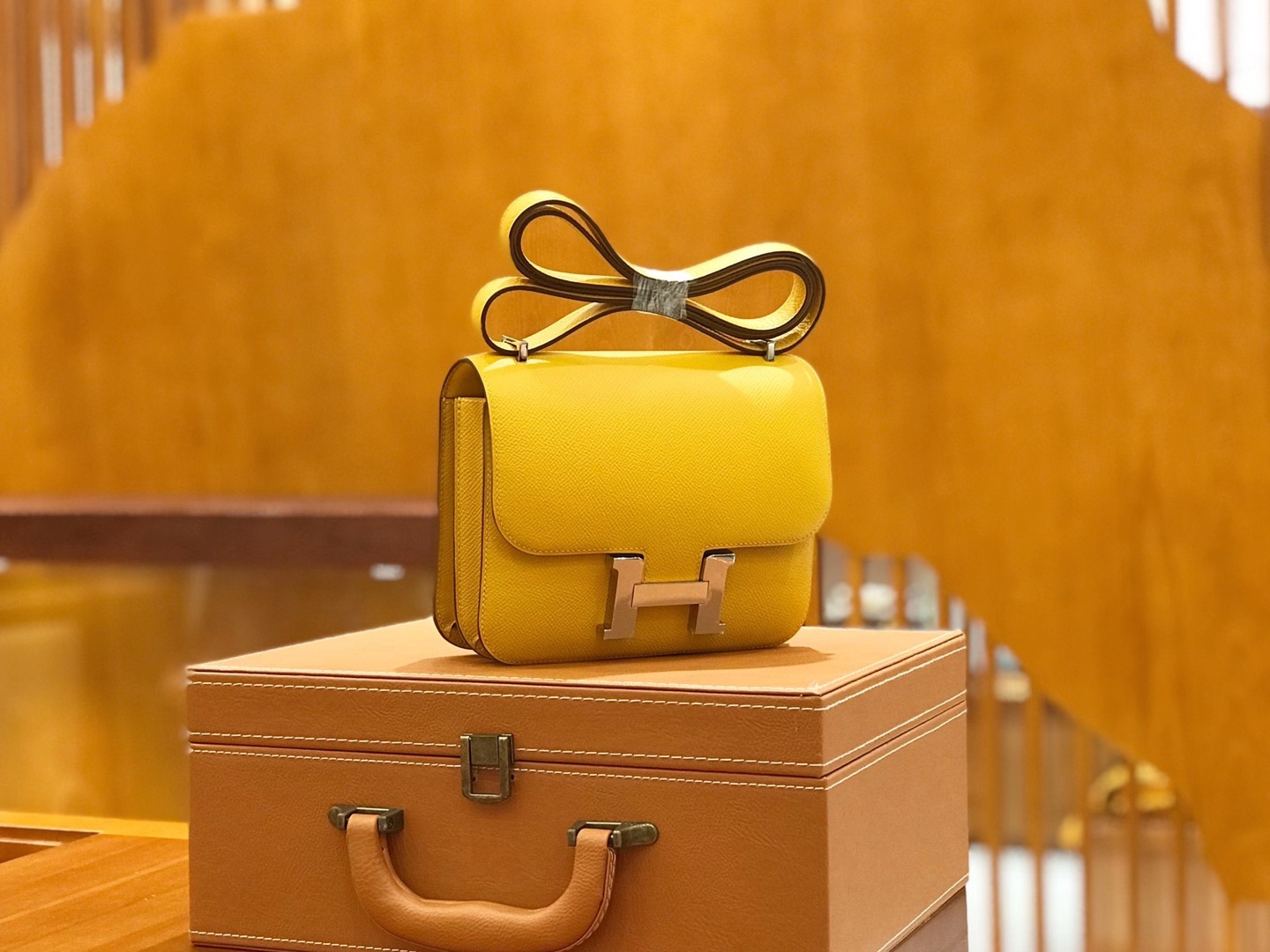 Hermès（爱马仕）Constance 18cm 进口掌纹牛皮 9D琥珀黄 银扣 全手工缝制 高订鳄鱼工序工