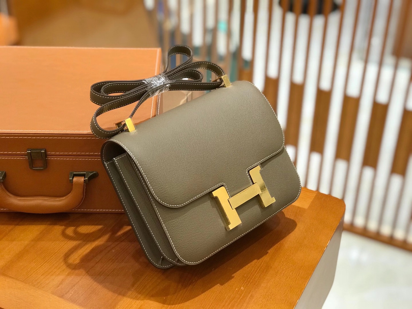 Hermès（爱马仕）Constance 23cm 进口掌纹牛皮 大象灰 全手工缝制 金扣 高订鳄鱼工序工