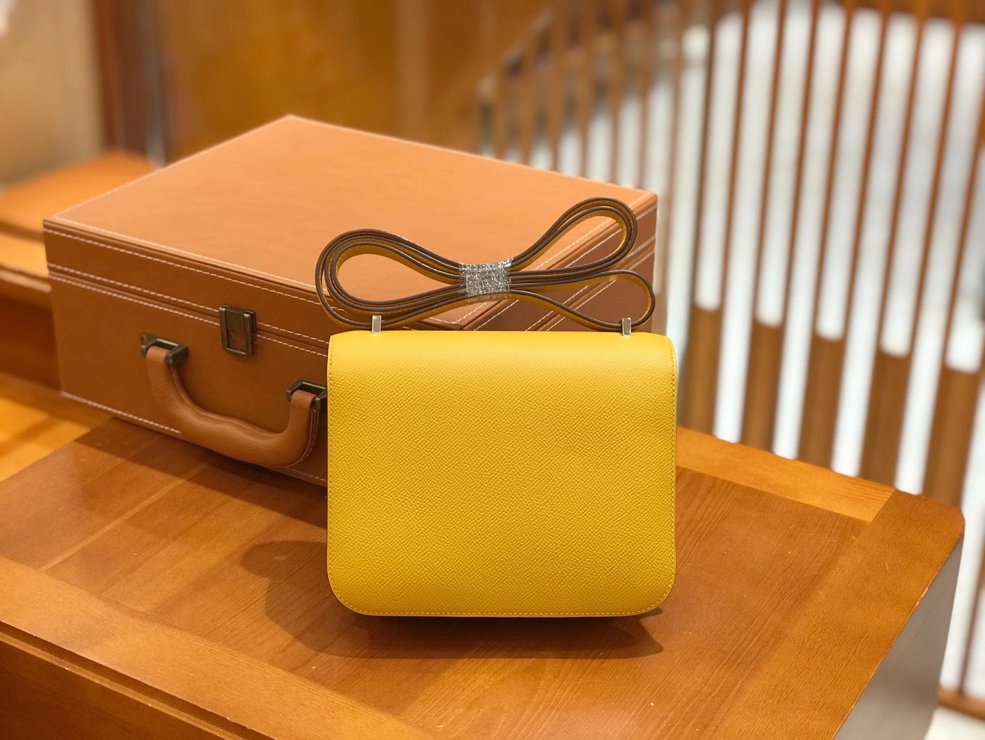 Hermès（爱马仕）Constance 18cm 进口掌纹牛皮 9D琥珀黄 银扣 全手工缝制 高订鳄鱼工序工