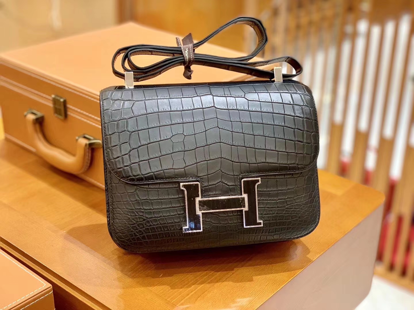 Hermès（爱马仕）Constance 23cm 经典黑 一级尼罗鳄鱼皮 珐琅扣 原版蜜蜡线 顶级手缝