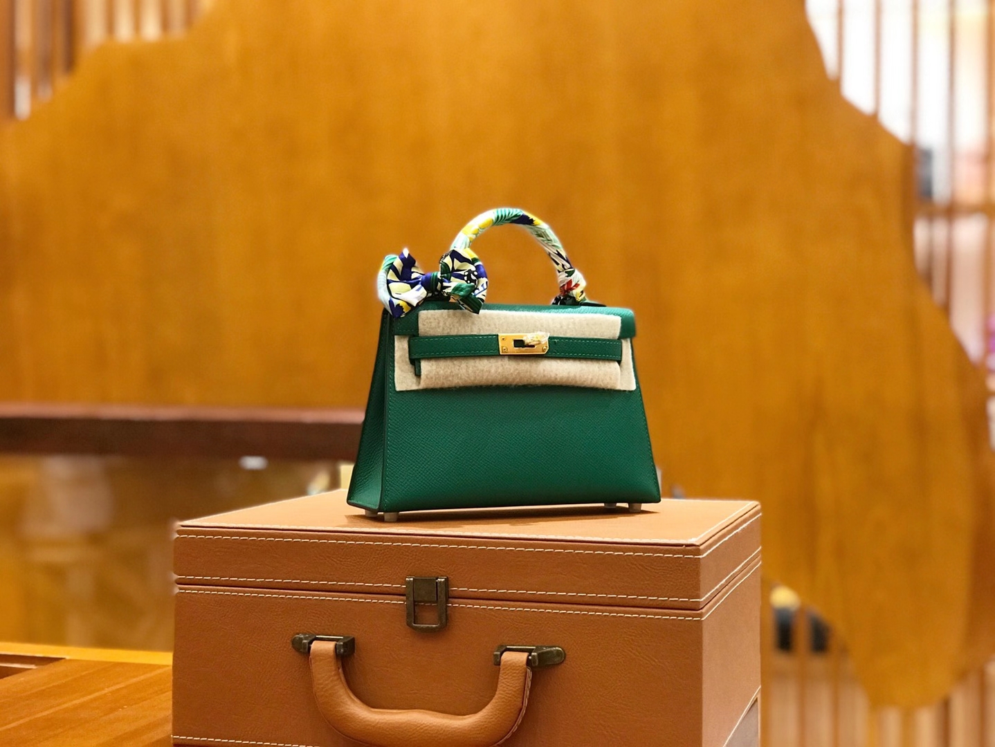 Hermès（爱马仕）Mini Kelly 二代 19cm 进口掌纹牛皮 U4丝绒绿 金扣 全手工缝制 高订鳄鱼工序