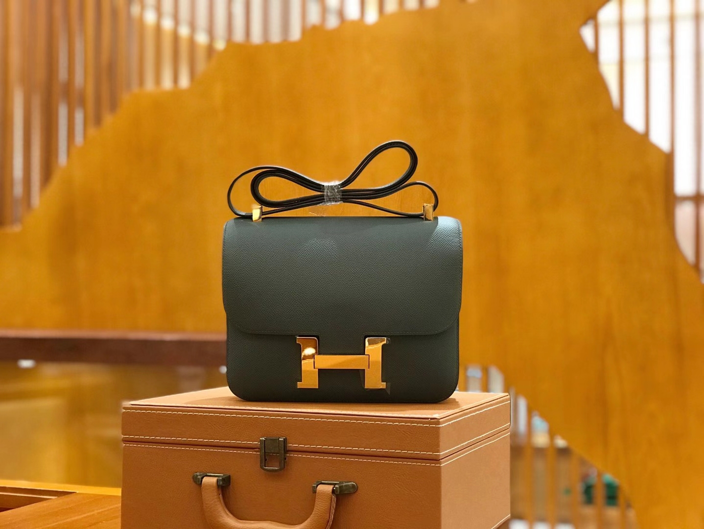 Hermès（爱马仕）Constance 23cm 进口掌纹牛皮 8F锡器灰 全手工缝制 高订鳄鱼工序工