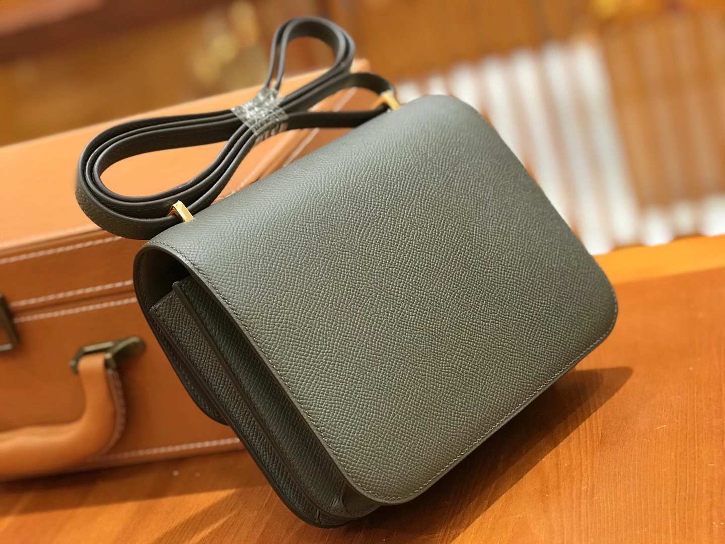 Hermès（爱马仕）Constance 18cm 进口掌纹牛皮 8F锡器灰 全手工缝制 高订鳄鱼工序工