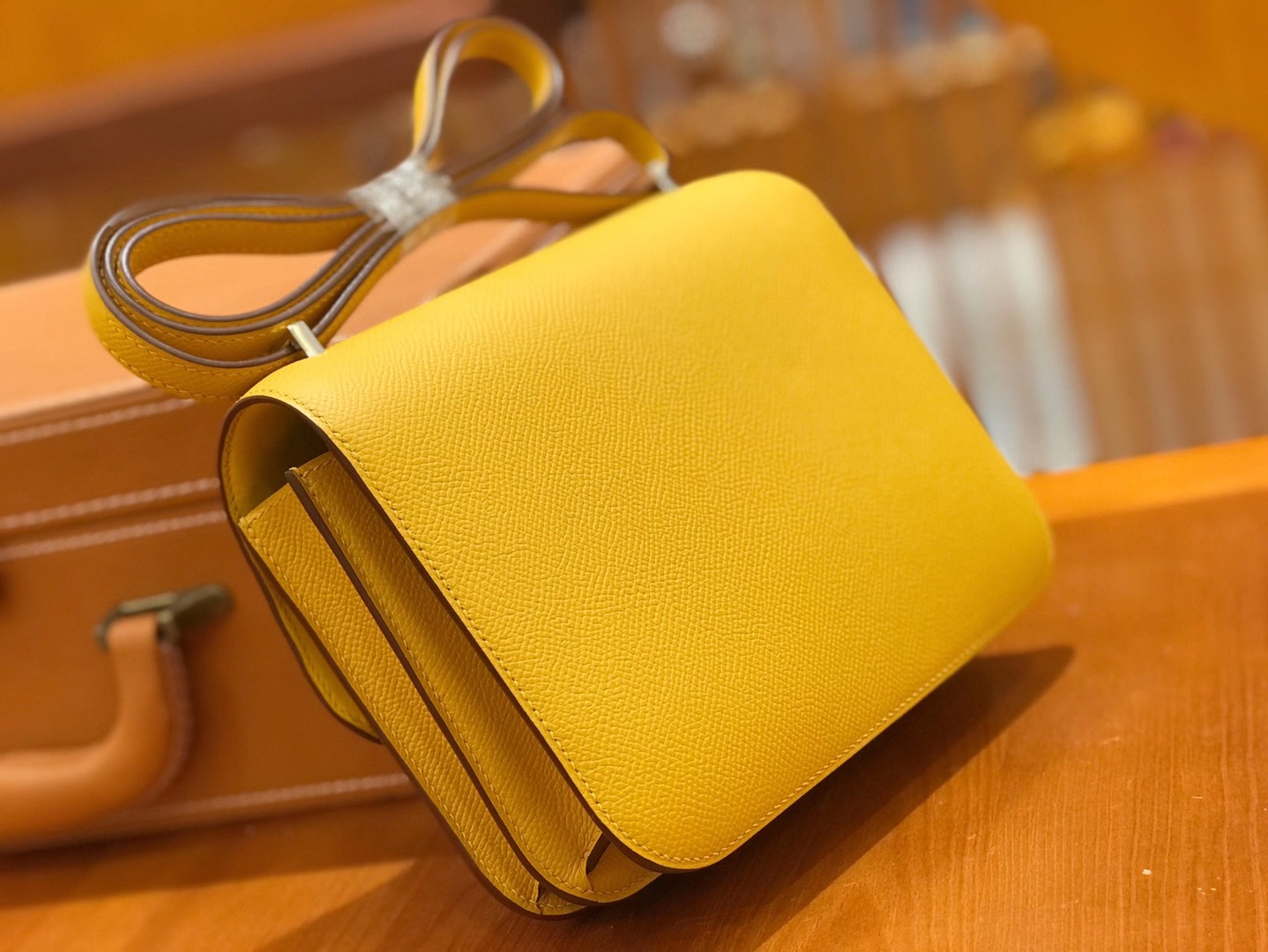 Hermès（爱马仕）Constance 18cm 进口掌纹牛皮 9D琥珀黄 银扣 全手工缝制 高订鳄鱼工序工