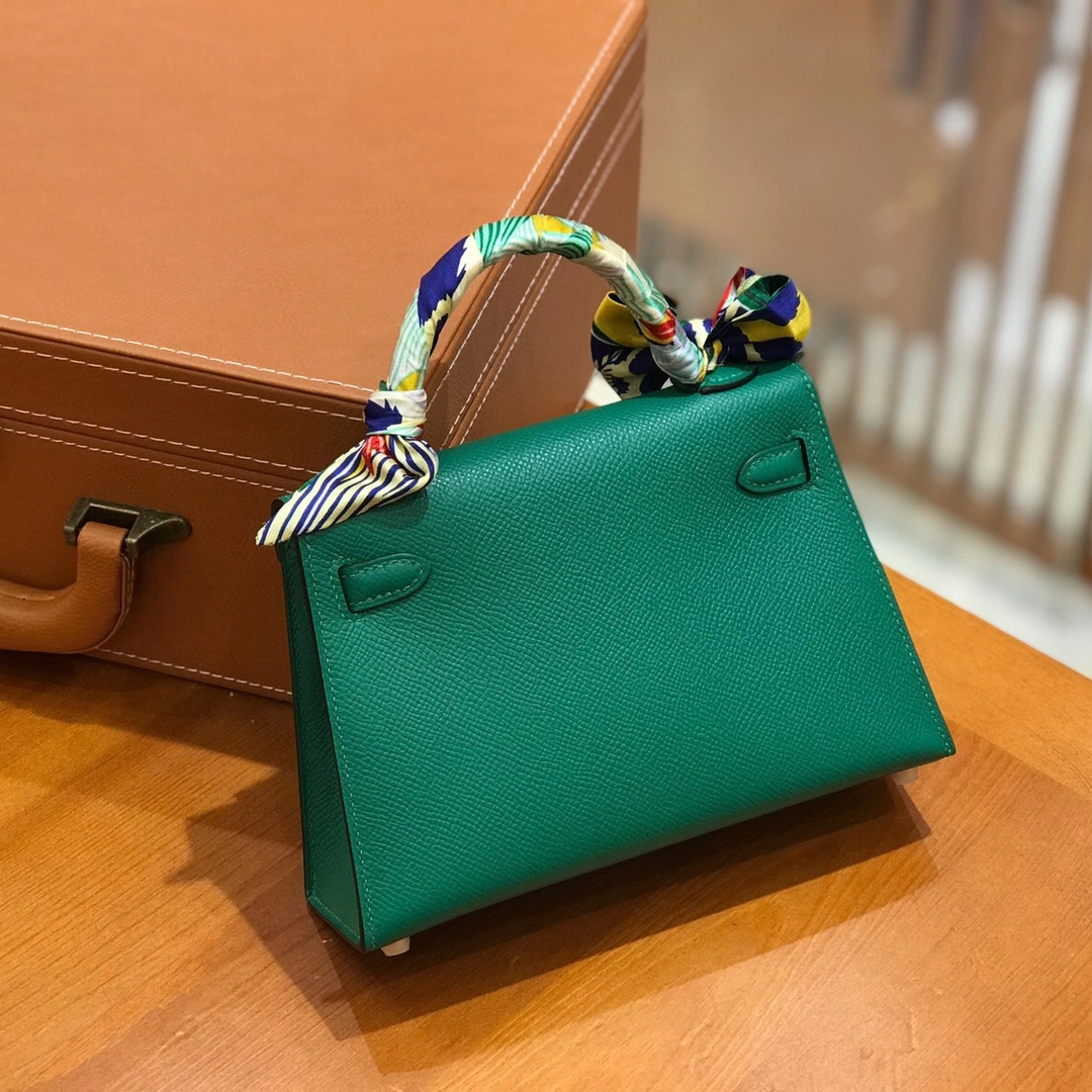 Hermès（爱马仕）Mini Kelly 二代 19cm 进口掌纹牛皮 U4丝绒绿 金扣 全手工缝制 高订鳄鱼工序