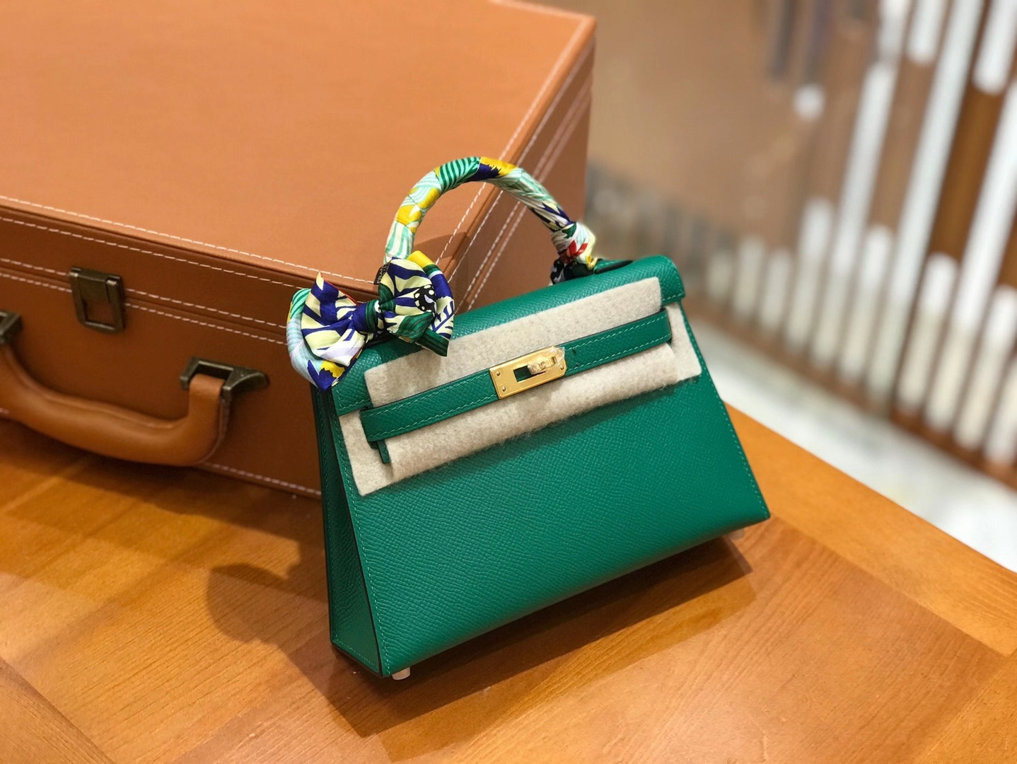 Hermès（爱马仕）Mini Kelly 二代 19cm 进口掌纹牛皮 U4丝绒绿 金扣 全手工缝制 高订鳄鱼工序