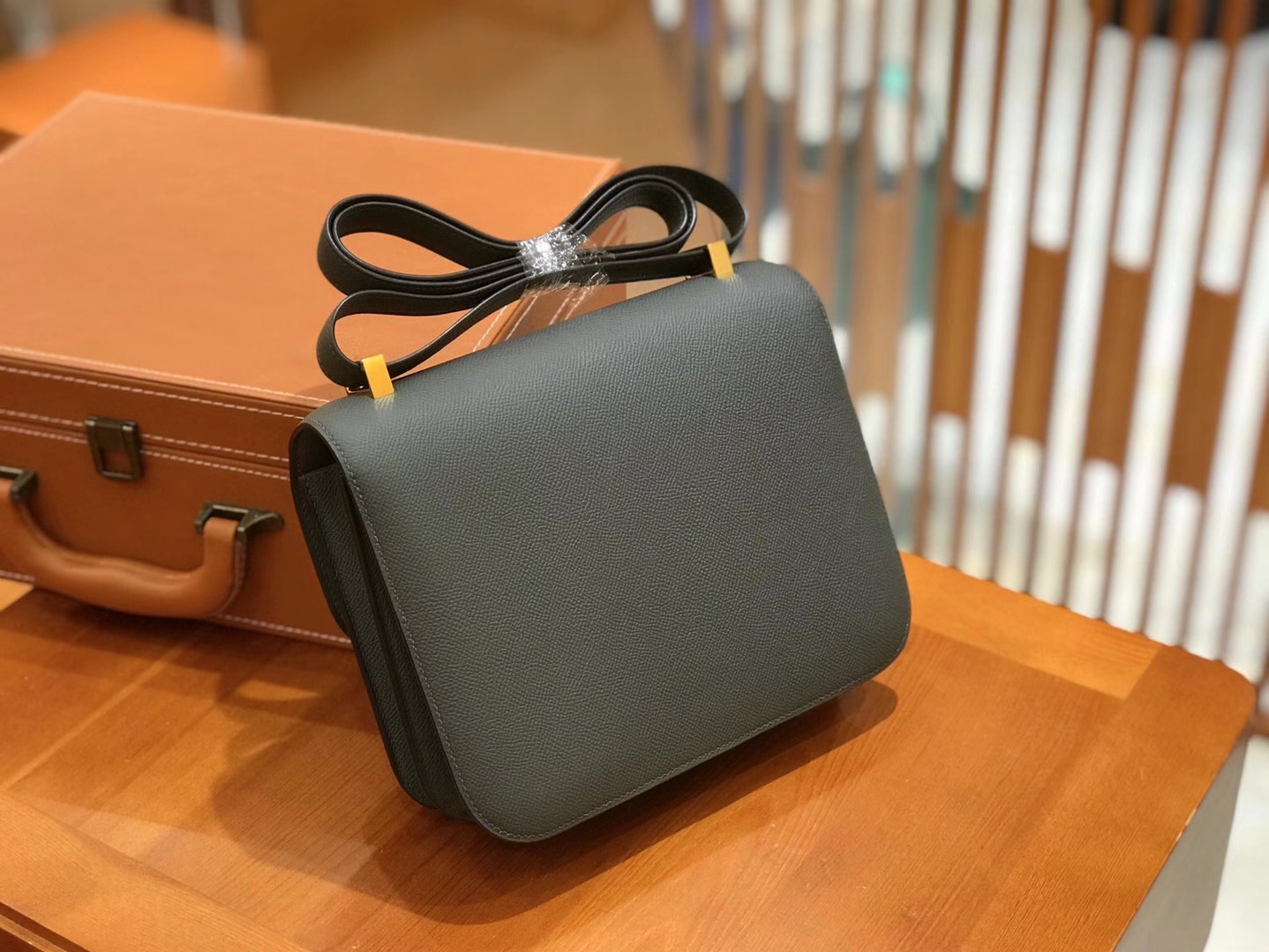 Hermès（爱马仕）Constance 23cm 进口掌纹牛皮 8F锡器灰 全手工缝制 高订鳄鱼工序工