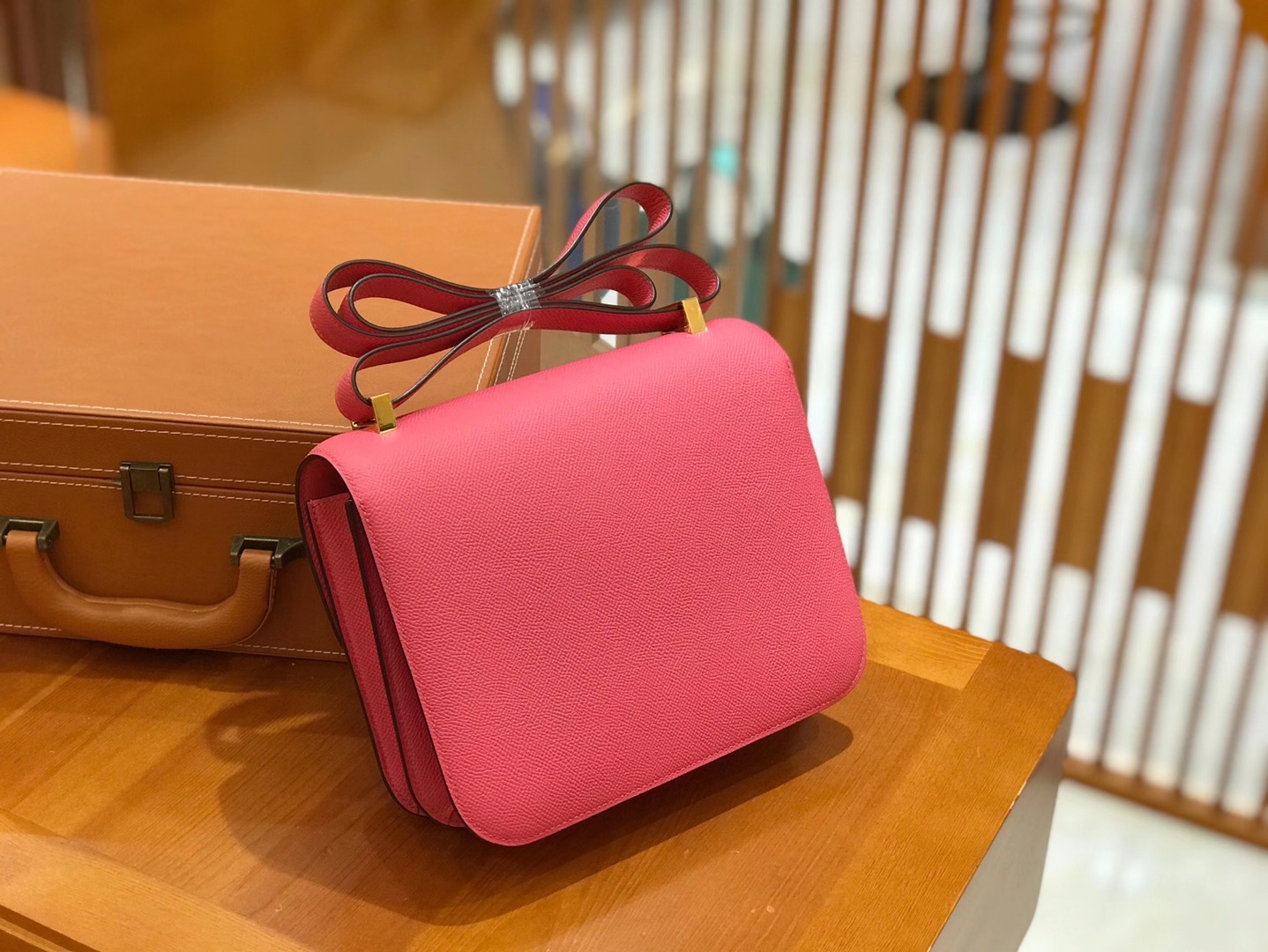 Hermès（爱马仕）Constance 24cm 唇膏粉 Epsom 掌纹小牛皮 金扣 原版蜜蜡线 顶级手缝