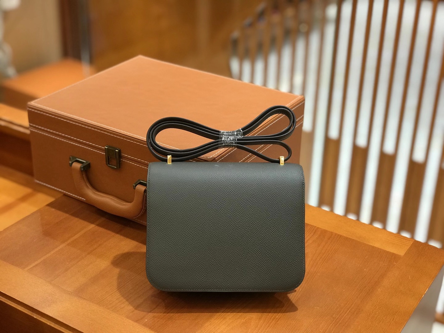 Hermès（爱马仕）Constance 18cm 进口掌纹牛皮 8F锡器灰 全手工缝制 高订鳄鱼工序工