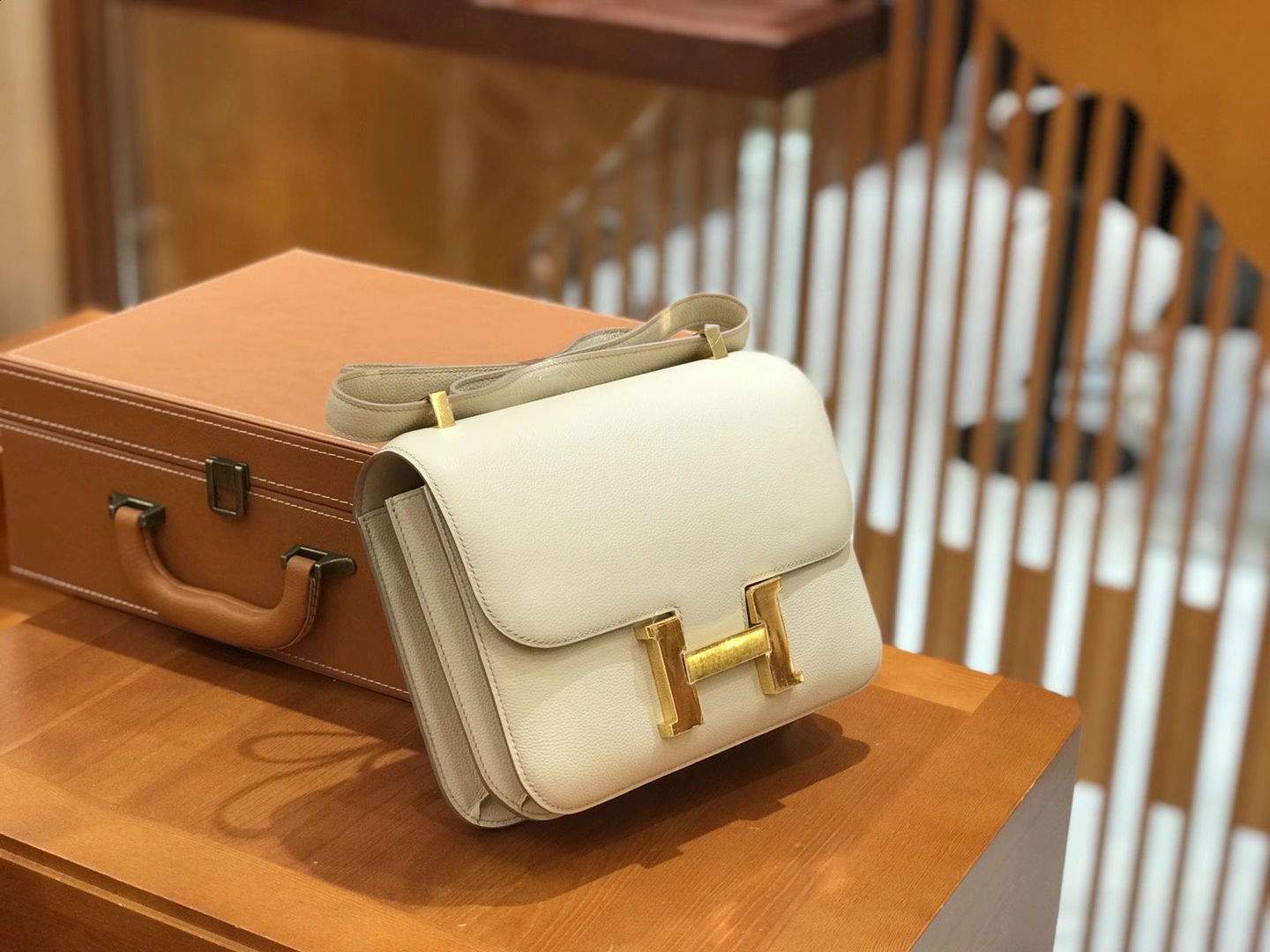Hermès（爱马仕）Constance 24cm 奶昔白 Evercolor牛皮 金扣 原版蜜蜡线 顶级手缝