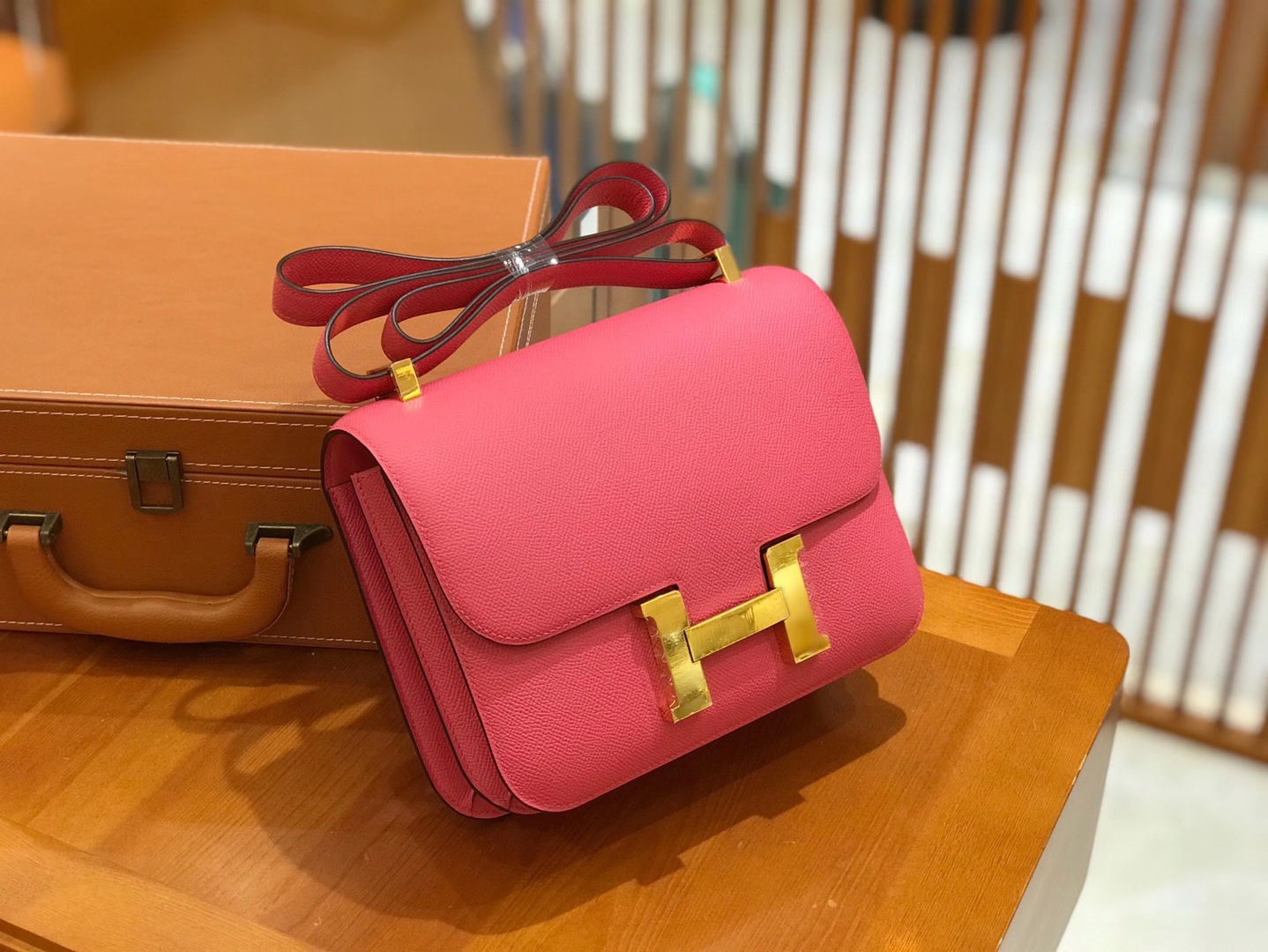 Hermès（爱马仕）Constance 24cm 唇膏粉 Epsom 掌纹小牛皮 金扣 原版蜜蜡线 顶级手缝