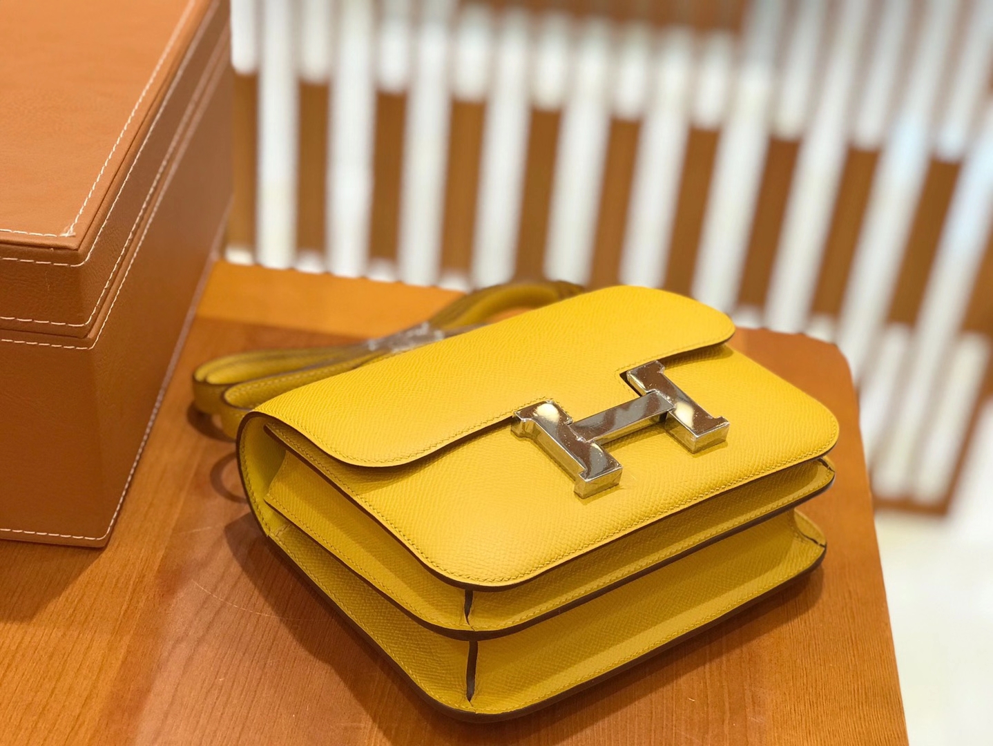 Hermès（爱马仕）Constance 18cm 进口掌纹牛皮 9D琥珀黄 银扣 全手工缝制 高订鳄鱼工序工