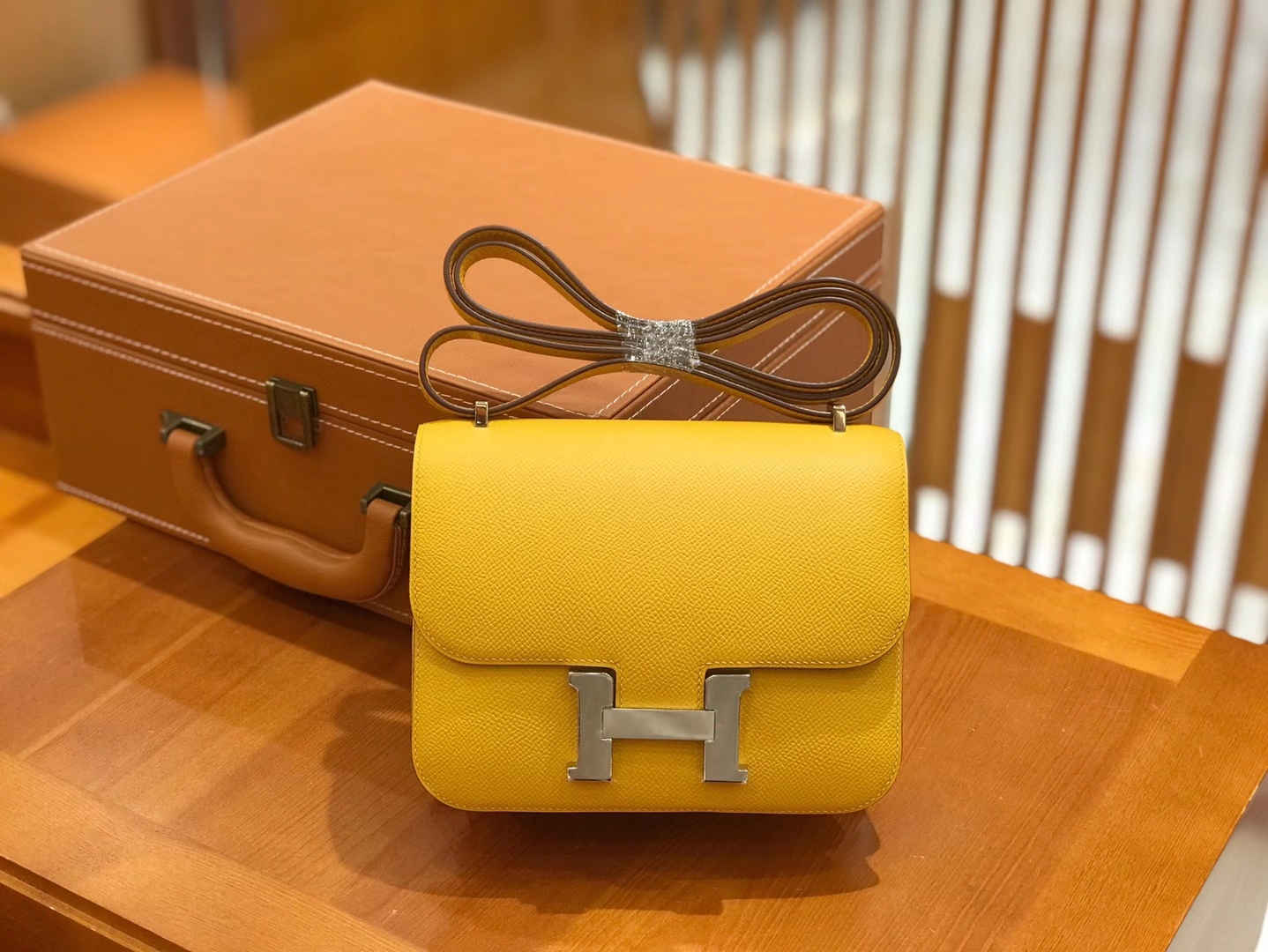 Hermès（爱马仕）Constance 18cm 进口掌纹牛皮 9D琥珀黄 银扣 全手工缝制 高订鳄鱼工序工