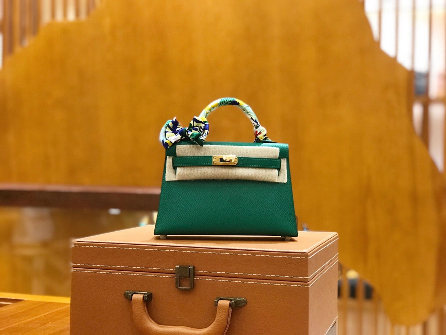 Hermès（爱马仕）Mini Kelly 二代 19cm 进口掌纹牛皮 U4丝绒绿 金扣 全手工缝制 高订鳄鱼工序