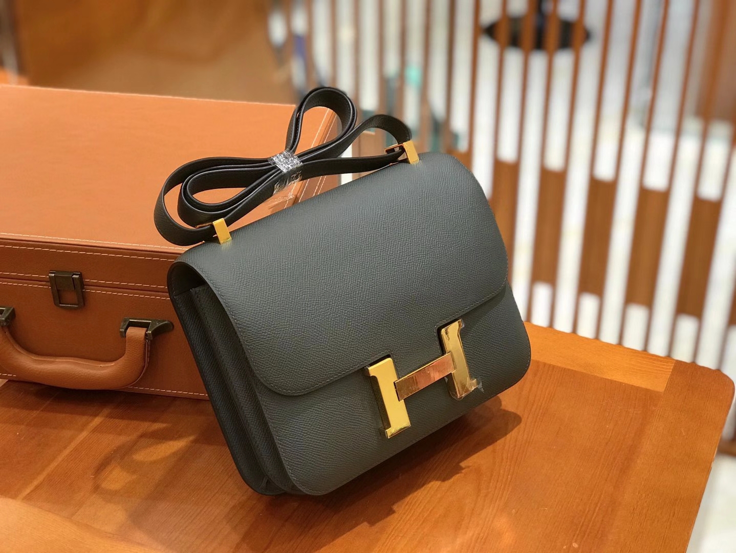Hermès（爱马仕）Constance 23cm 进口掌纹牛皮 8F锡器灰 全手工缝制 高订鳄鱼工序工