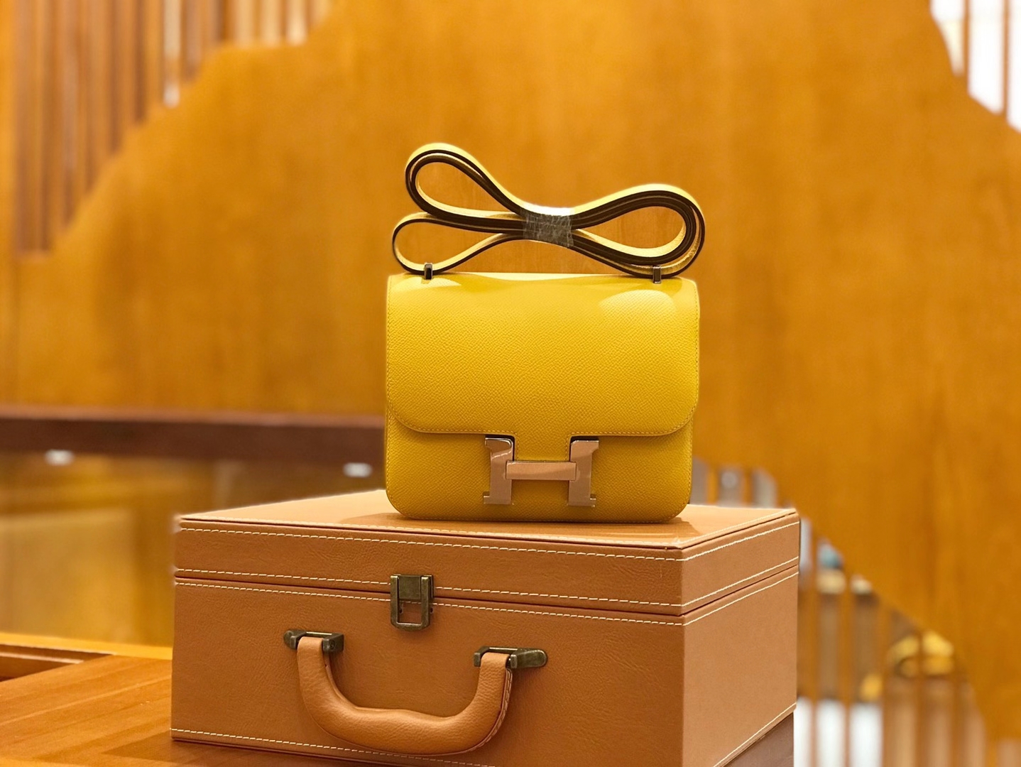 Hermès（爱马仕）Constance 18cm 进口掌纹牛皮 9D琥珀黄 银扣 全手工缝制 高订鳄鱼工序工