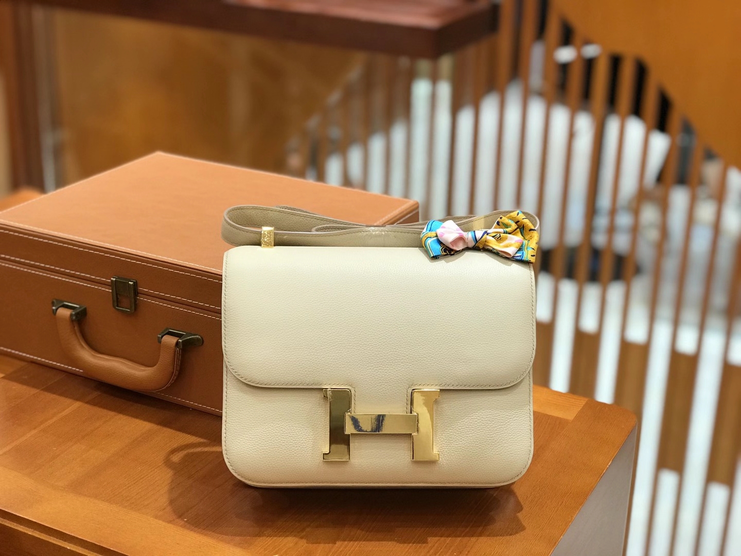 Hermès（爱马仕）Constance 24cm 奶昔白 Evercolor牛皮 金扣 原版蜜蜡线 顶级手缝