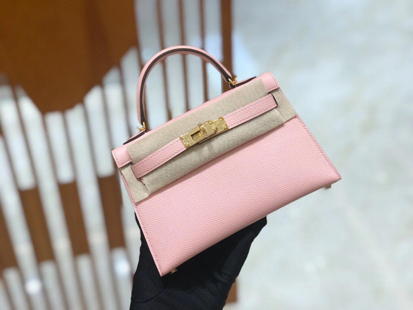 Hermès（爱马仕）Mini Kelly 二代 19cm 进口掌纹牛皮 3Q奶昔粉 金扣 全手工缝制 高订鳄鱼工序