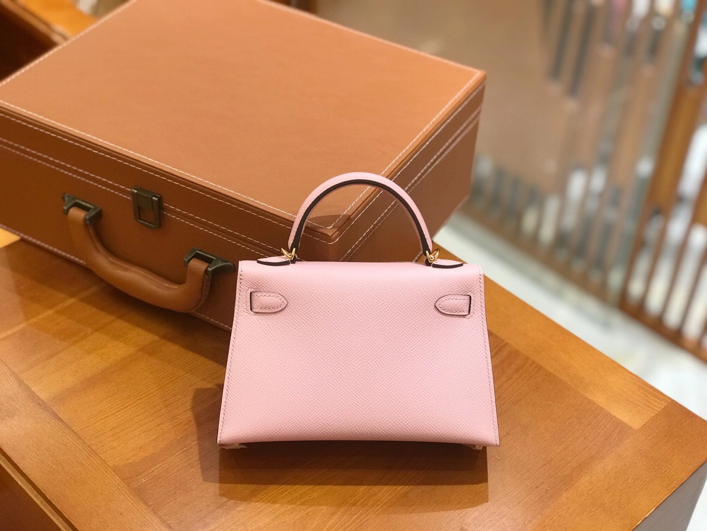 Hermès（爱马仕）Mini Kelly 二代 19cm 进口掌纹牛皮 3Q奶昔粉 金扣 全手工缝制 高订鳄鱼工序