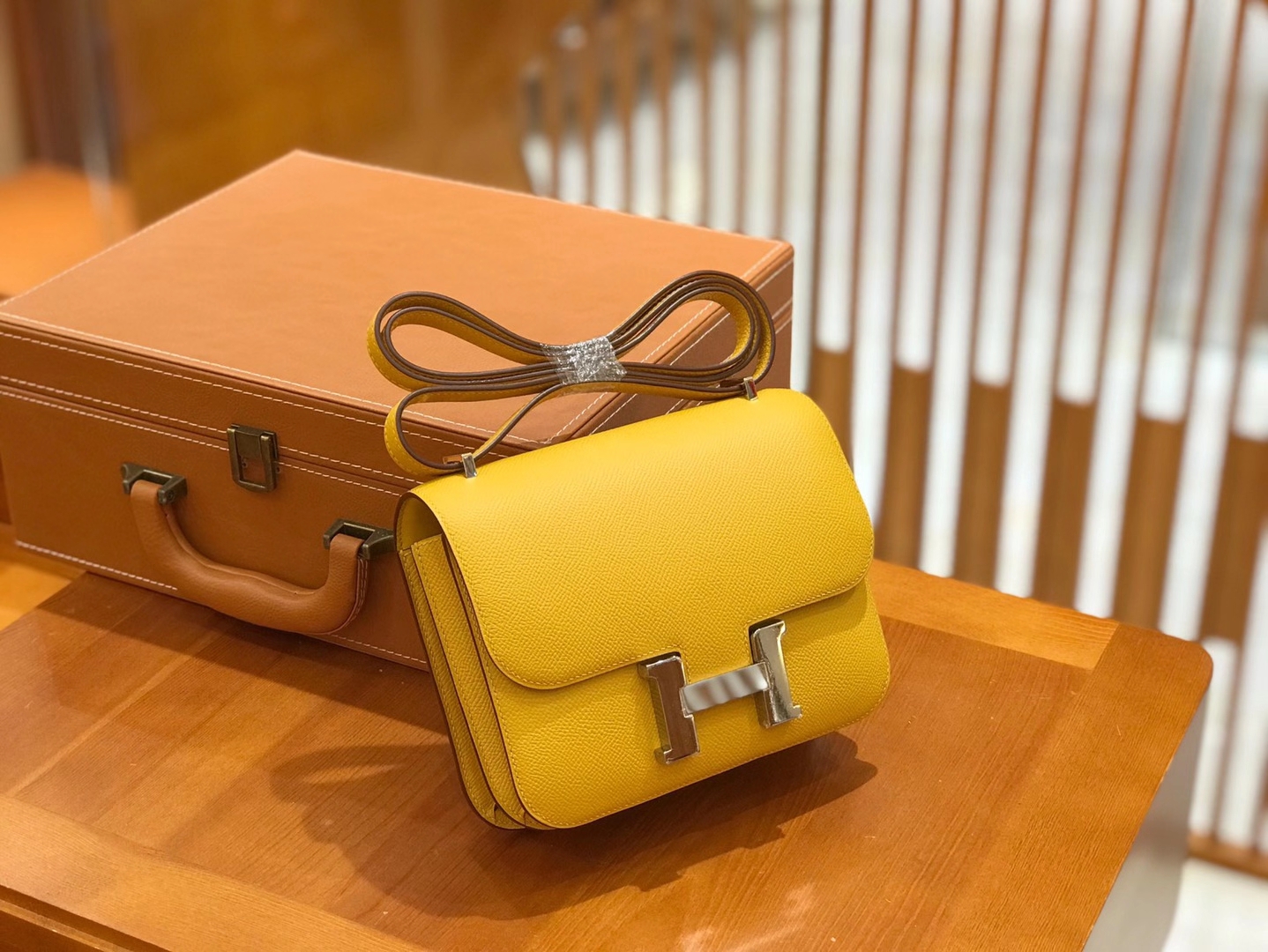 Hermès（爱马仕）Constance 18cm 进口掌纹牛皮 9D琥珀黄 银扣 全手工缝制 高订鳄鱼工序工
