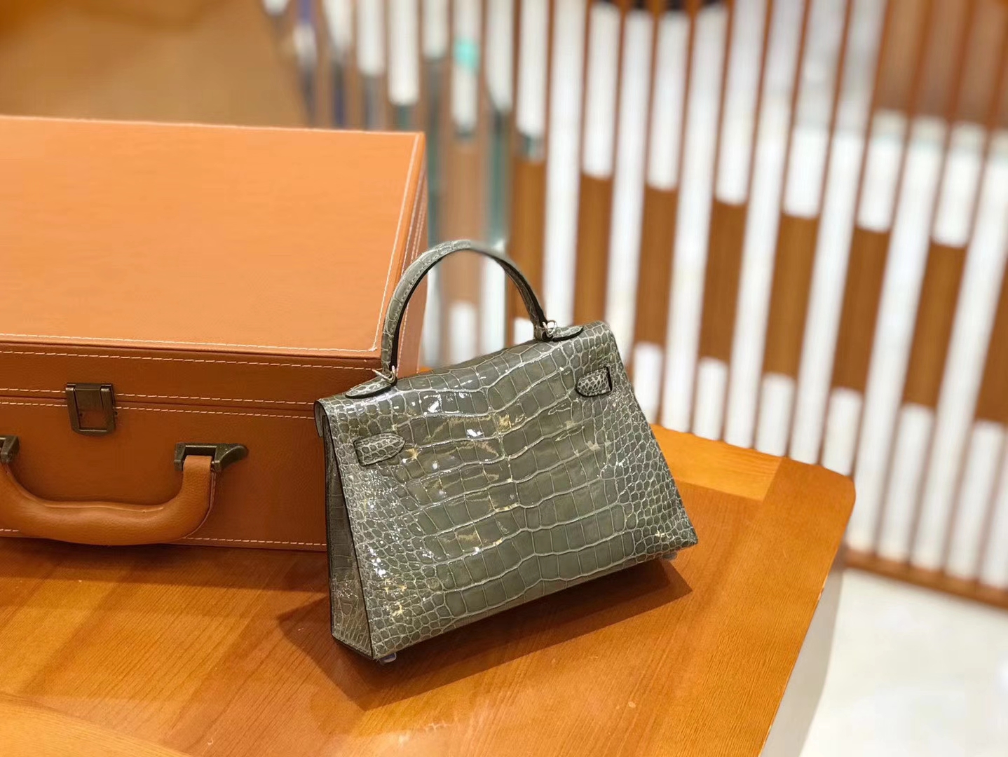 Hermès（爱马仕）Mini Kelly 二代 19cm 一级美洲鳄鱼皮 81斑鸠灰 银扣 高定工序版本 全手工缝制