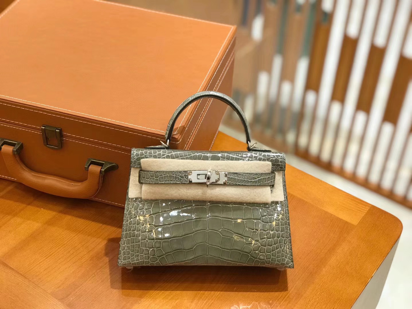Hermès（爱马仕）Mini Kelly 二代 19cm 一级美洲鳄鱼皮 81斑鸠灰 银扣 高定工序版本 全手工缝制