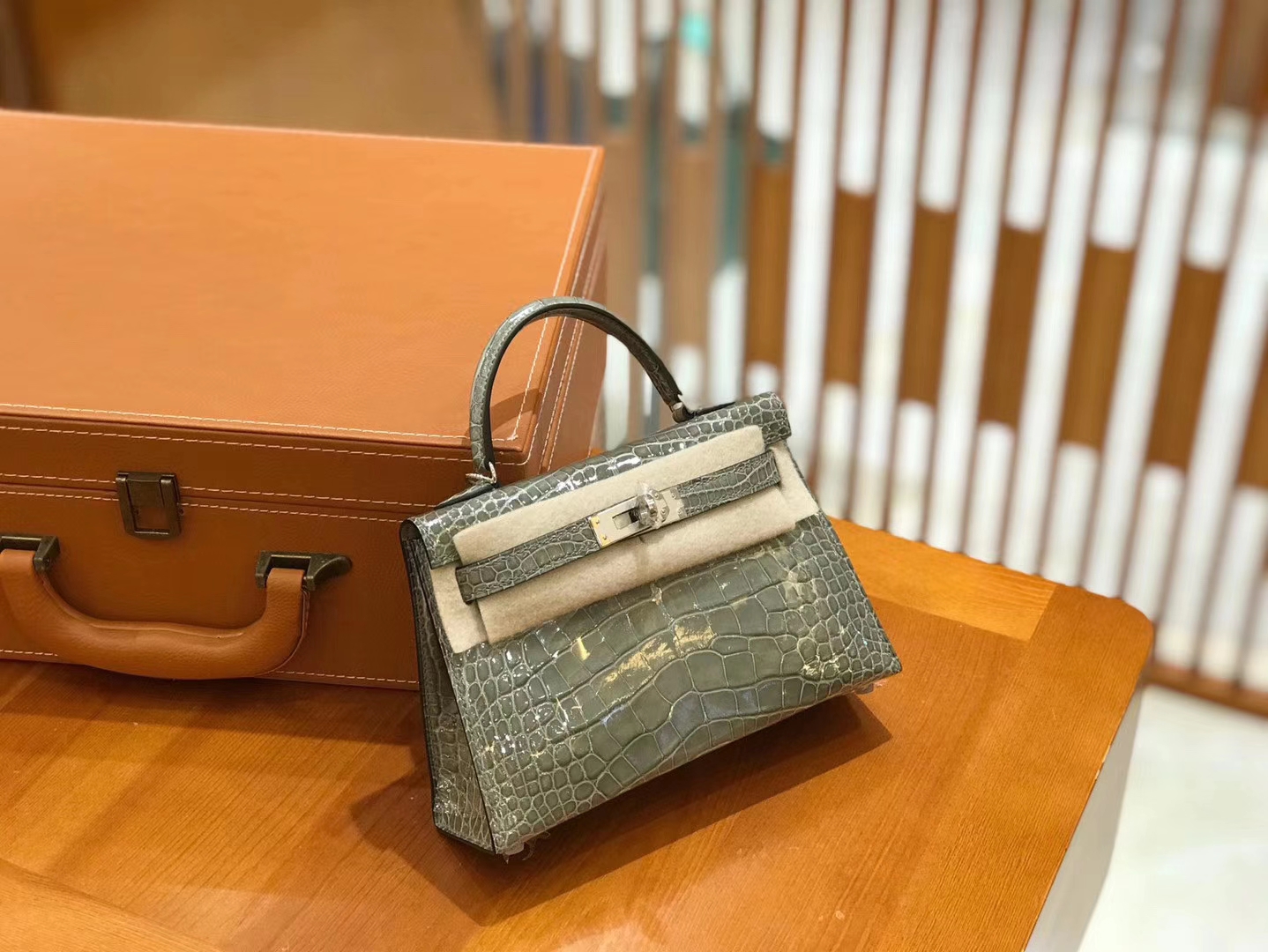 Hermès（爱马仕）Mini Kelly 二代 19cm 一级美洲鳄鱼皮 81斑鸠灰 银扣 高定工序版本 全手工缝制