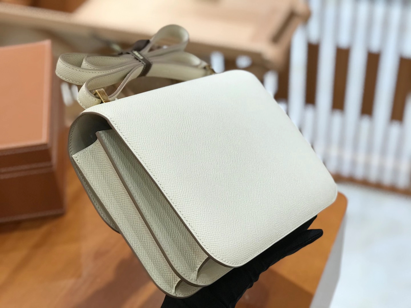 Hermès（爱马仕）康斯坦 24cm 奶昔白 金扣 Epsom 掌纹皮 原版蜜蜡线 现货