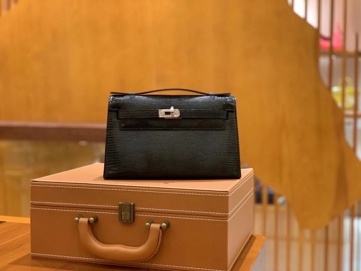 Hermès（爱马仕）Mini Kelly 一代 经典黑 银扣 南非野生蜥蜴皮 原版蜜蜡线 全手工缝制