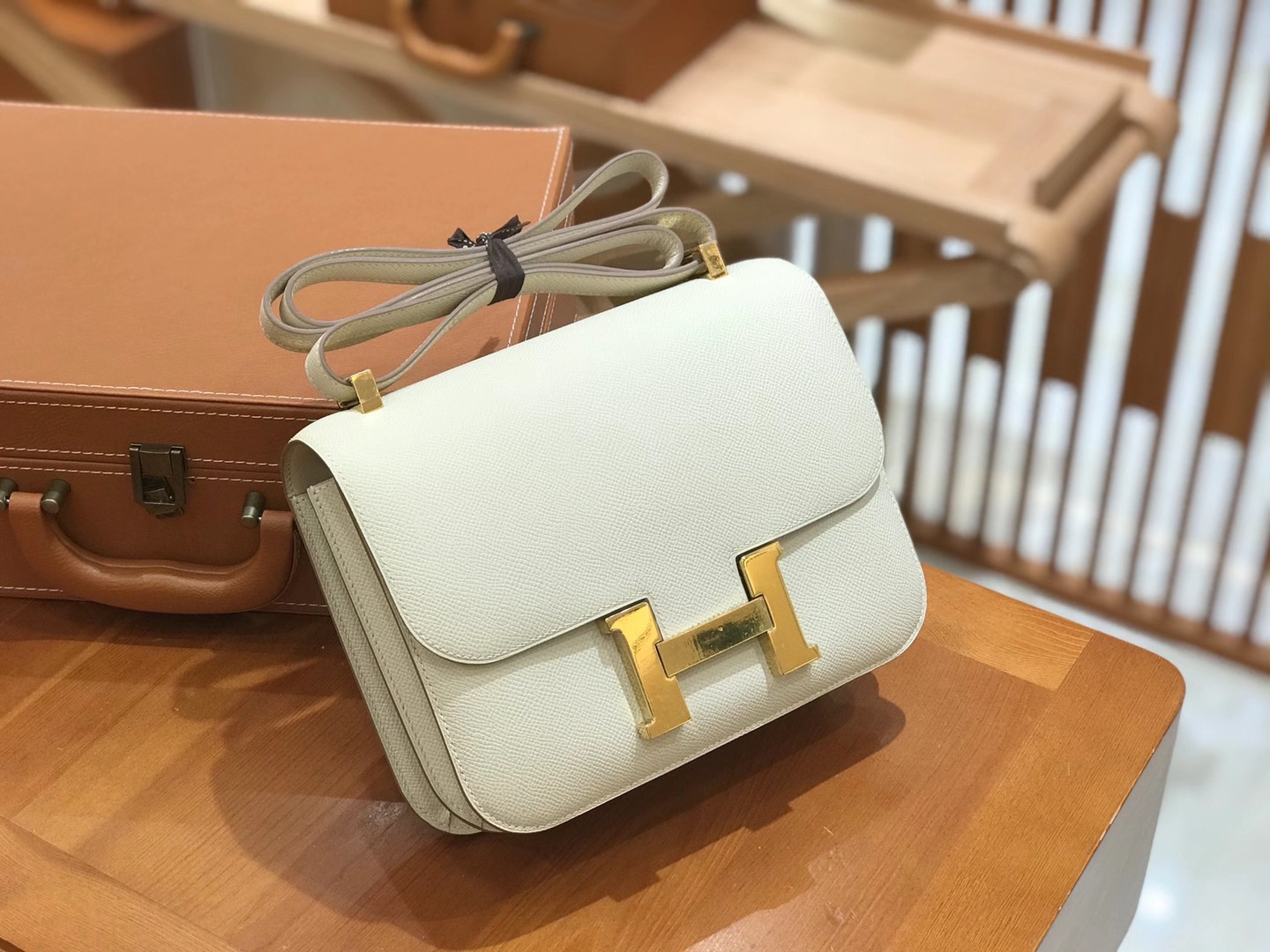 Hermès（爱马仕）康斯坦 24cm 奶昔白 金扣 Epsom 掌纹皮 原版蜜蜡线 现货