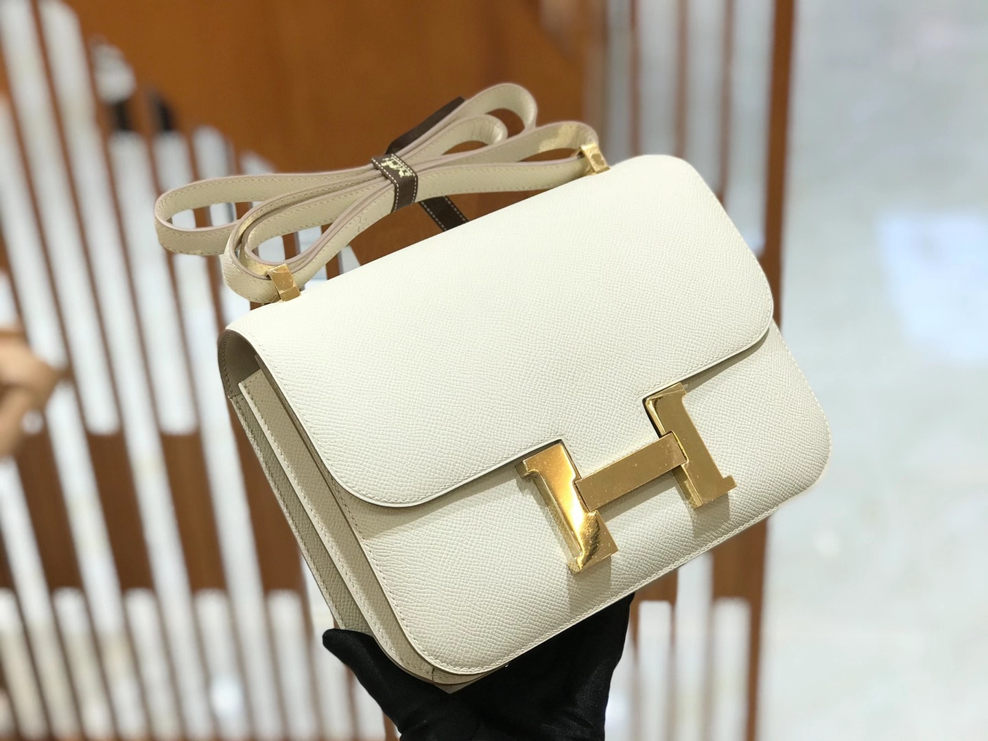 Hermès（爱马仕）康斯坦 24cm 奶昔白 金扣 Epsom 掌纹皮 原版蜜蜡线 现货