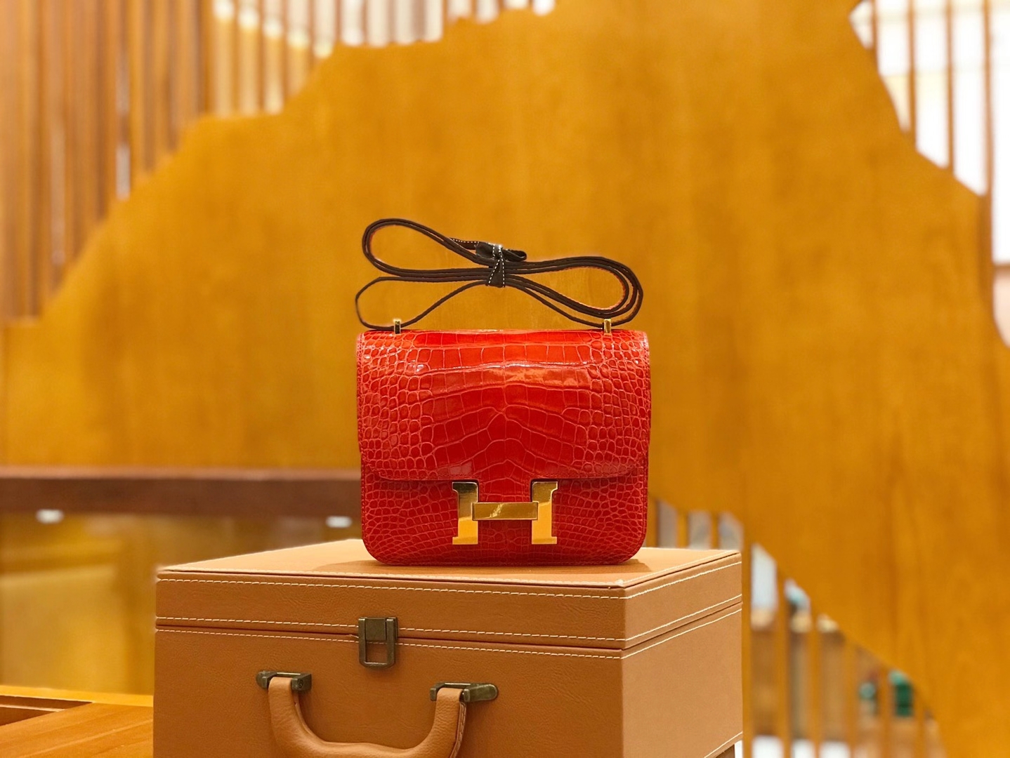 Hermès（爱马仕）Constance 18cm 法拉利红 一级美洲鳄鱼皮 金扣 原版蜜蜡线 顶级手工缝制