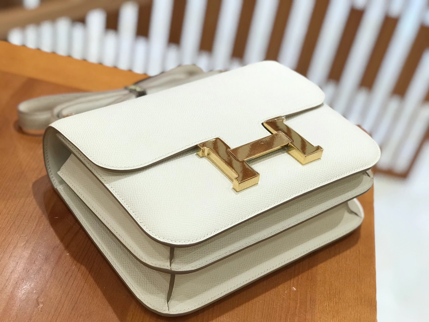 Hermès（爱马仕）康斯坦 24cm 奶昔白 金扣 Epsom 掌纹皮 原版蜜蜡线 现货