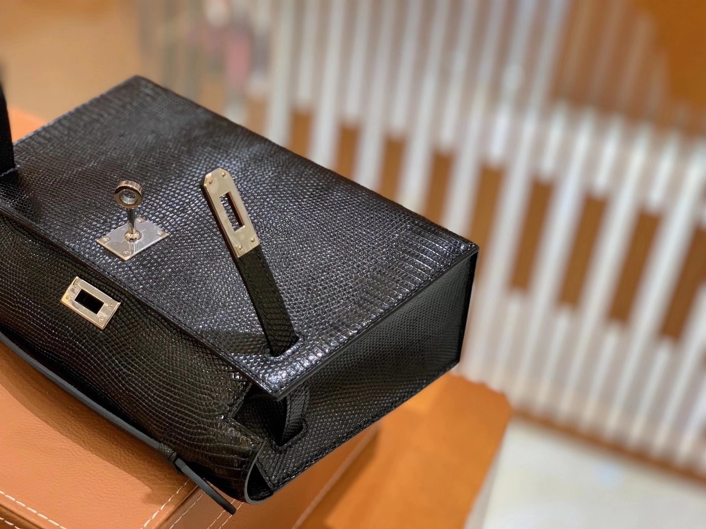 Hermès（爱马仕）Mini Kelly 一代 经典黑 银扣 南非野生蜥蜴皮 原版蜜蜡线 全手工缝制