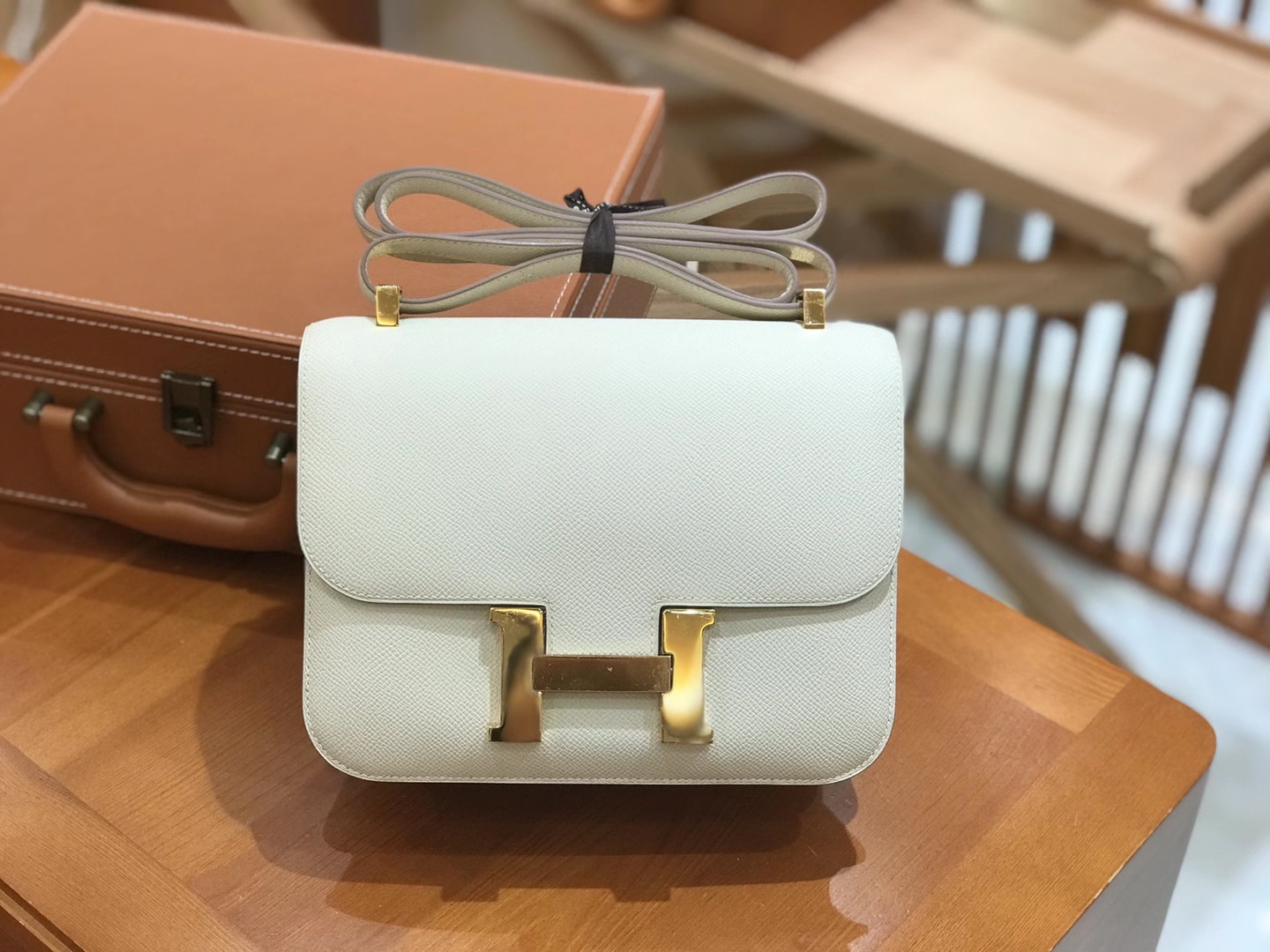 Hermès（爱马仕）康斯坦 24cm 奶昔白 金扣 Epsom 掌纹皮 原版蜜蜡线 现货