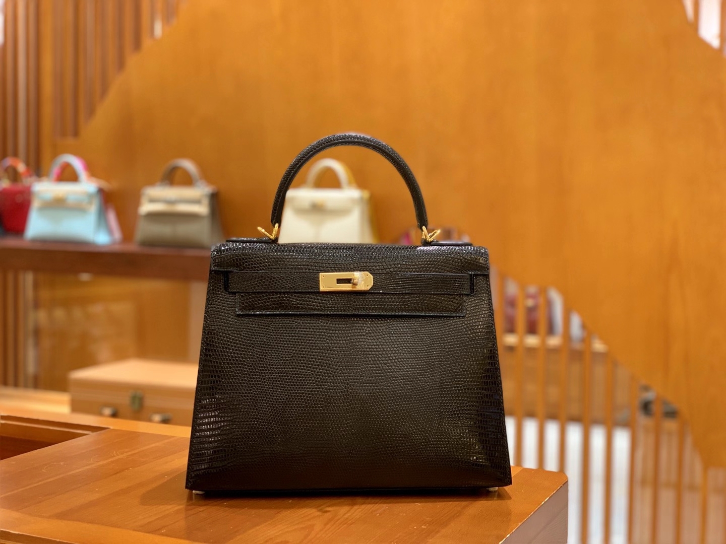 Hermès（爱马仕）Kelly 28cm 经典黑 金扣 南非野生蜥蜴皮 原版蜜蜡线 顶级手工缝制