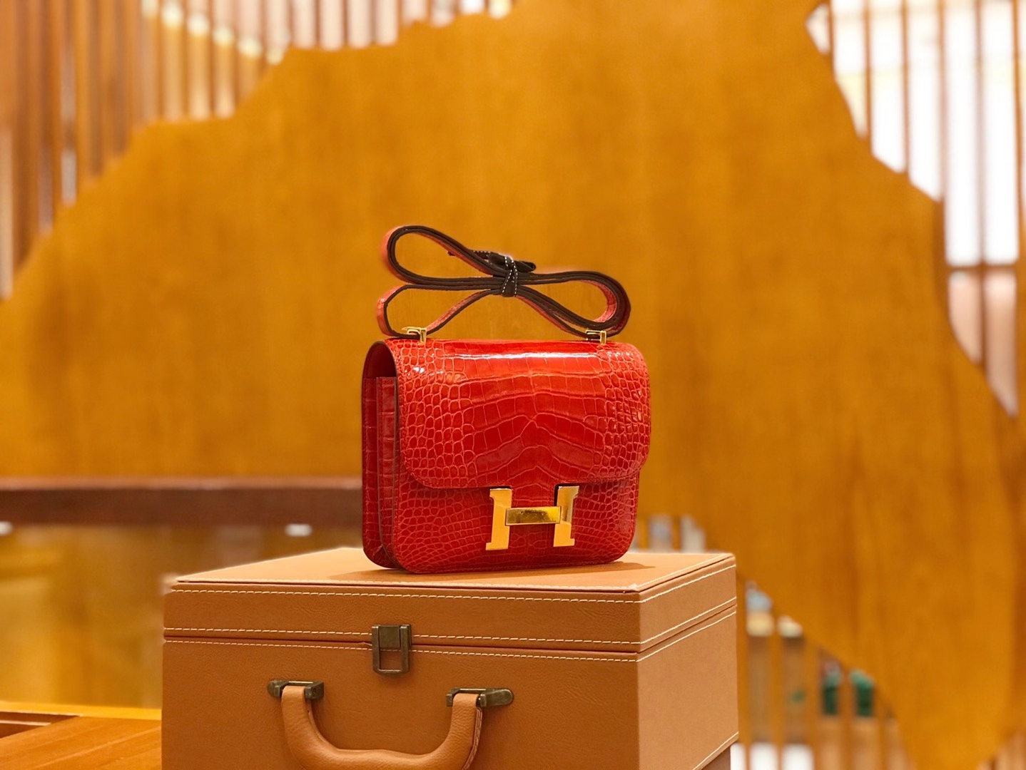 Hermès（爱马仕）Constance 18cm 法拉利红 一级美洲鳄鱼皮 金扣 原版蜜蜡线 顶级手工缝制