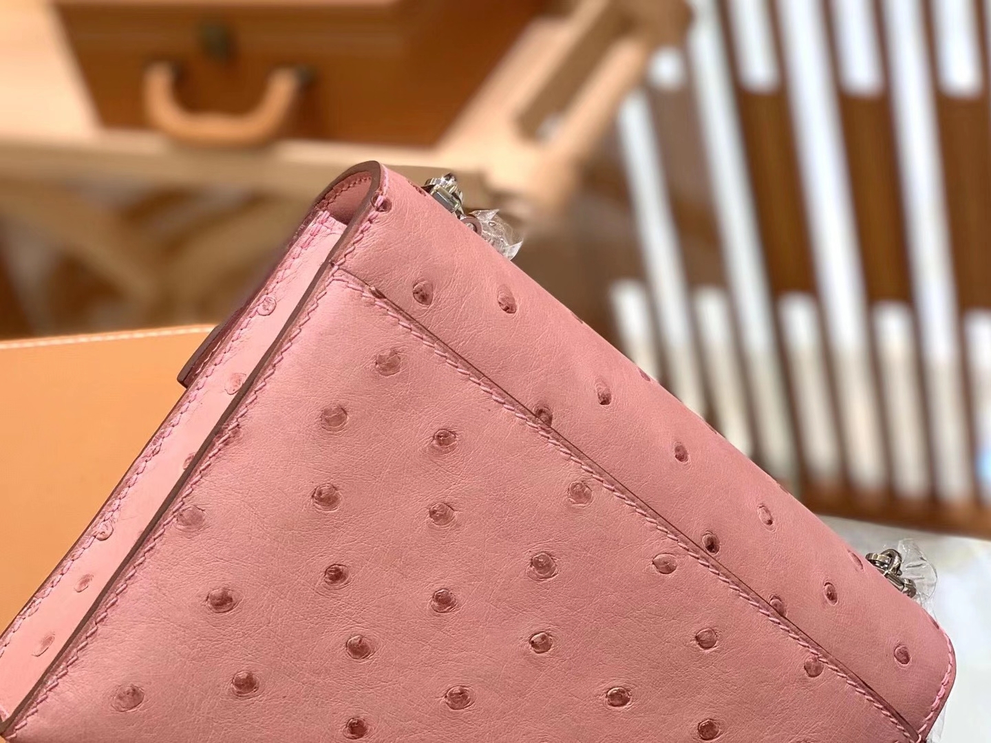 Hermès（爱马仕）手枪包 17cm 陶瓷粉 银扣 南非KK级鸵鸟皮 原版蜜蜡线 顶级手缝版本