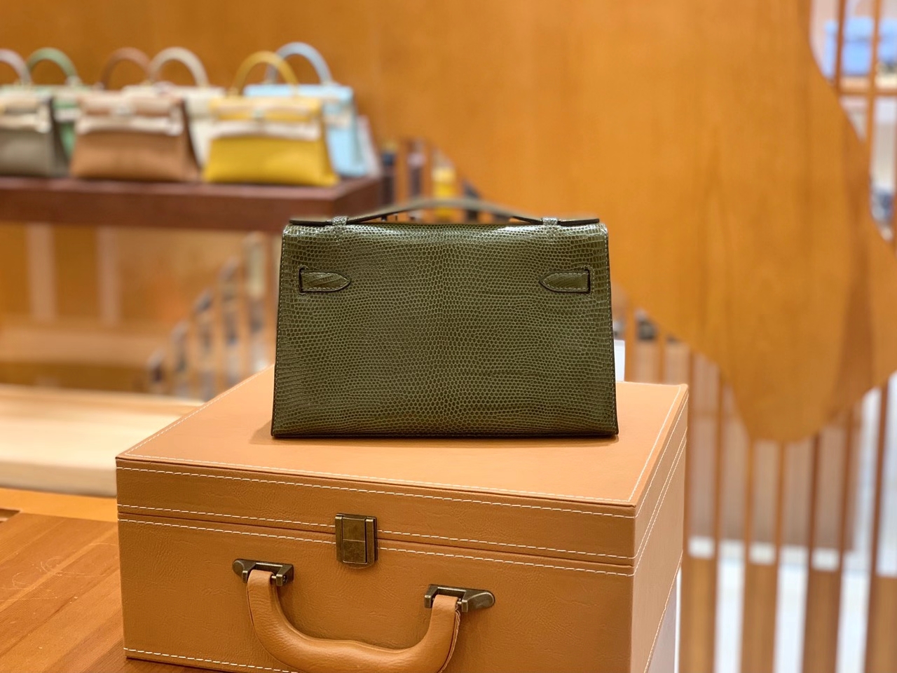 Hermès（爱马仕）Mini Kelly 22cm（迷你一代）南非野生蜥蜴皮 橄榄绿 金扣 原版蜜蜡线 顶级手工缝制