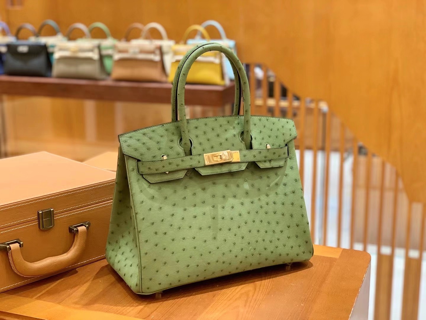 Hermès（爱马仕）新货 Birkin 30cm 牛油果绿 金扣 南非KK级鸵鸟皮 原版蜜蜡线 顶级手缝版本