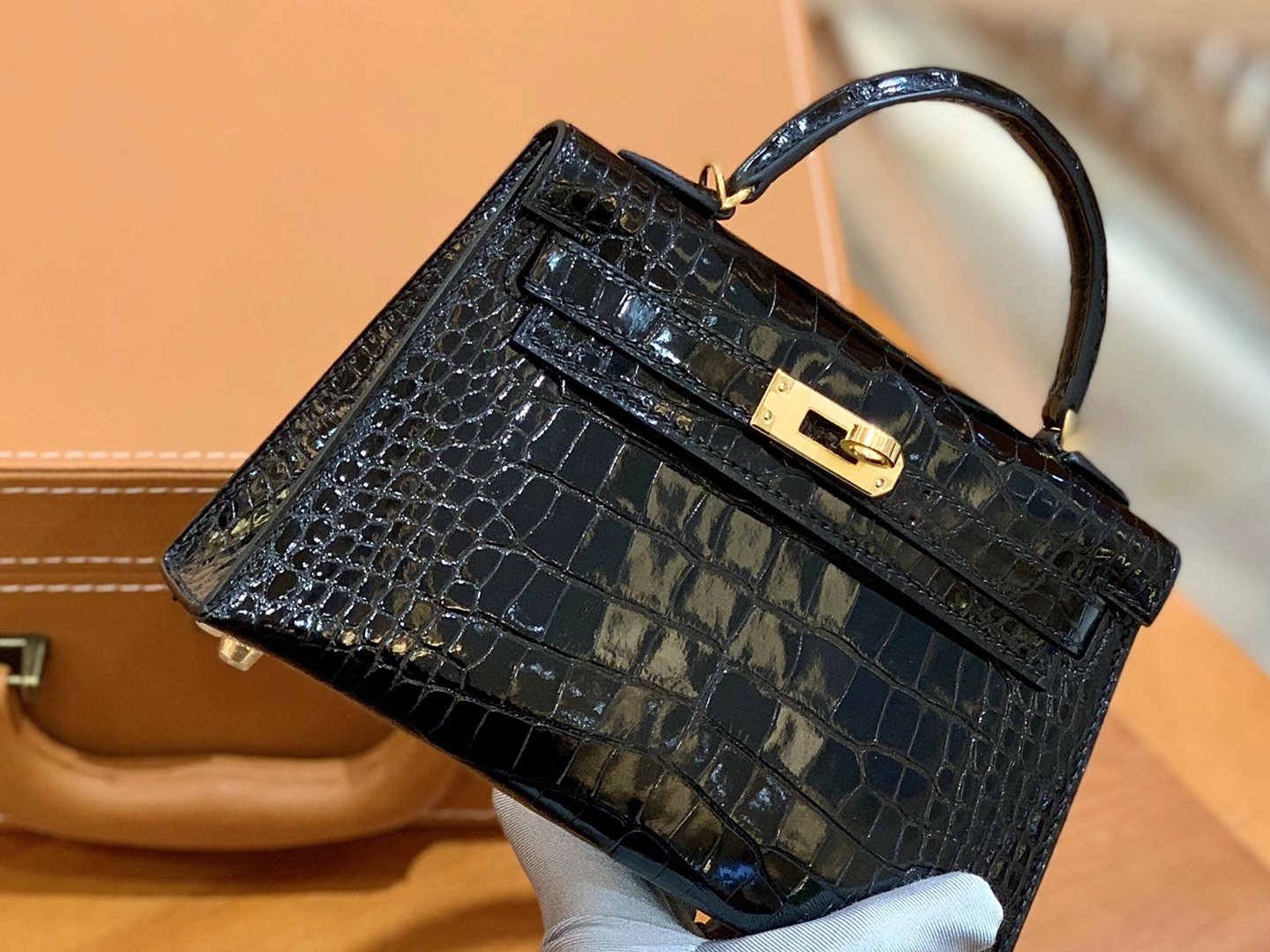 Hermès（爱马仕）新增现货 Mini Kelly 二代 经典黑 金扣 一级美洲鳄鱼皮 原版蜜蜡线 顶级手缝版本