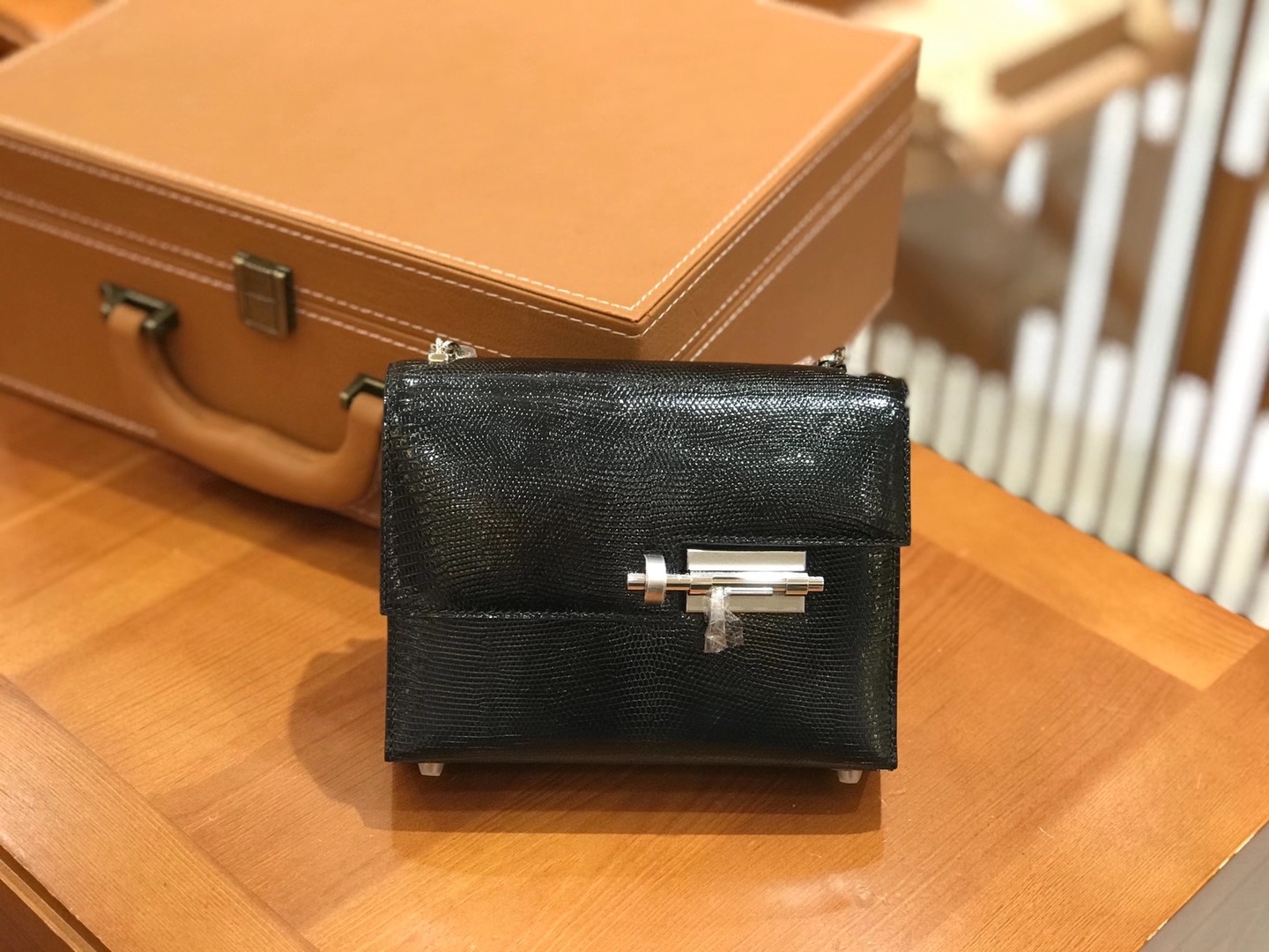 Hermès（爱马仕）Verrou 手枪包17cm 经典黑 银扣 南非野生蜥蜴皮 原版蜜蜡线 顶级手工缝制